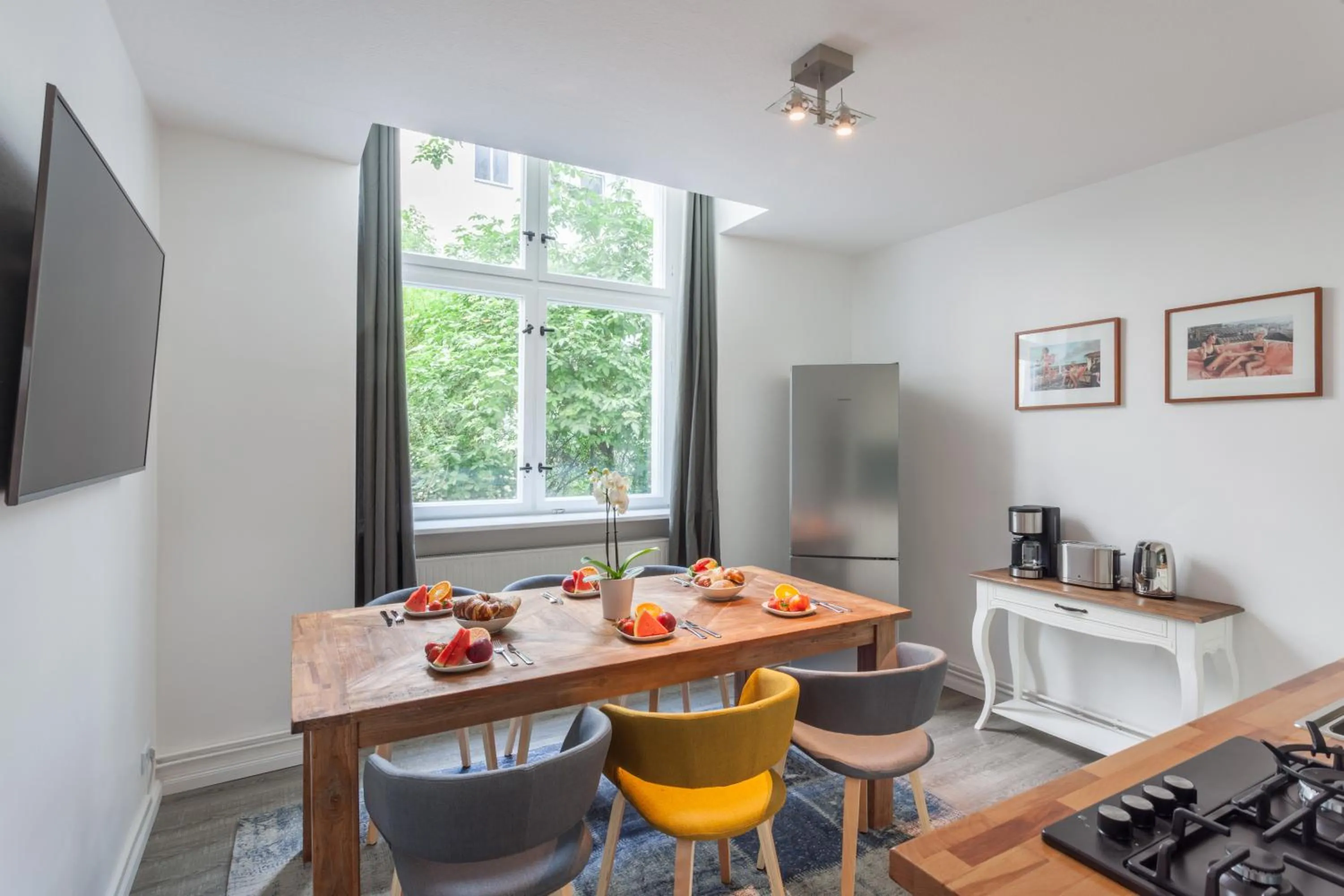 Kitchen or kitchenette in The Paul II - stylish & central 3 BR apartment, group & family friendly, 4- 6 Guests