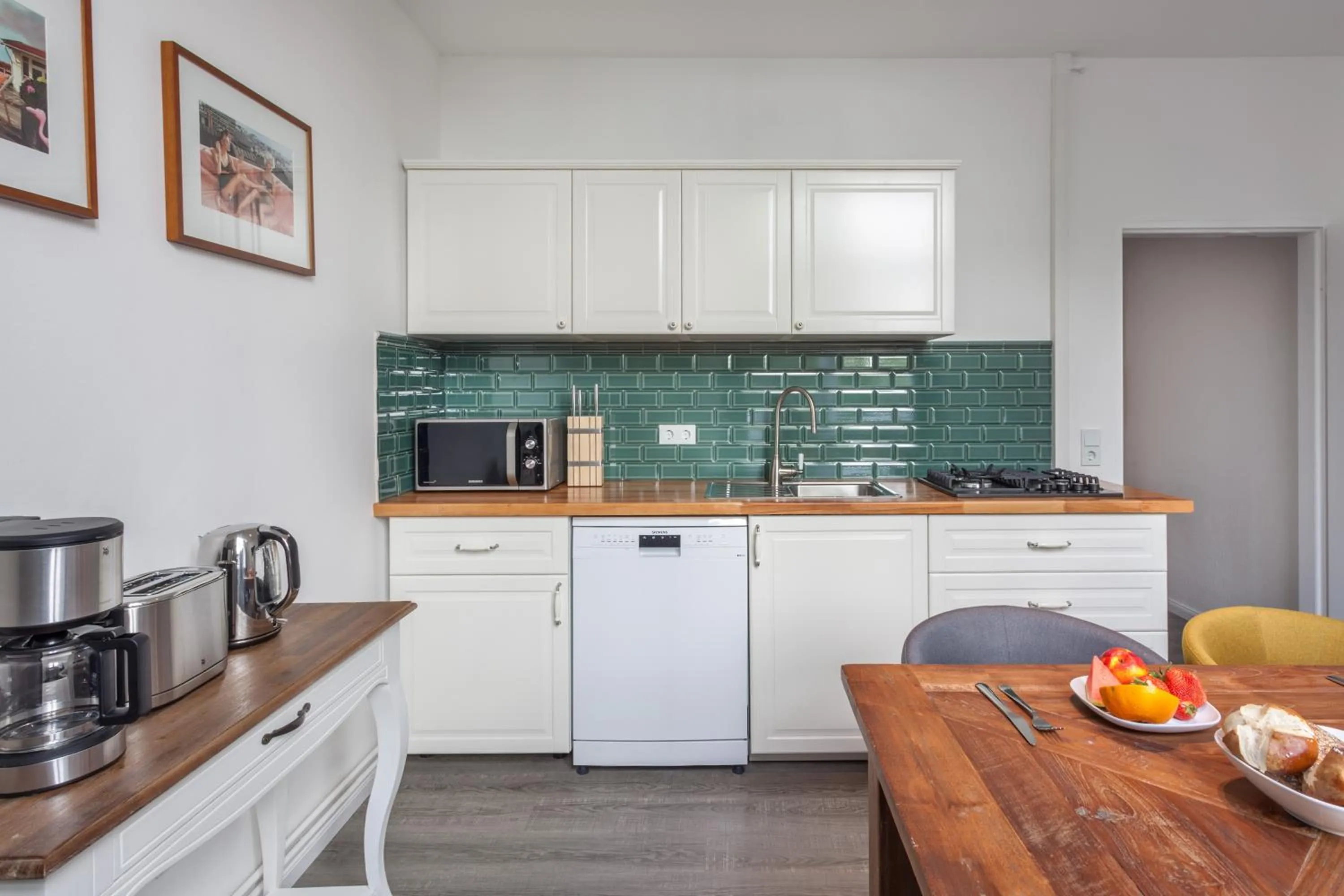 The Paul II - stylish & central 3 BR apartment, group & family friendly, 4- 6 Guests