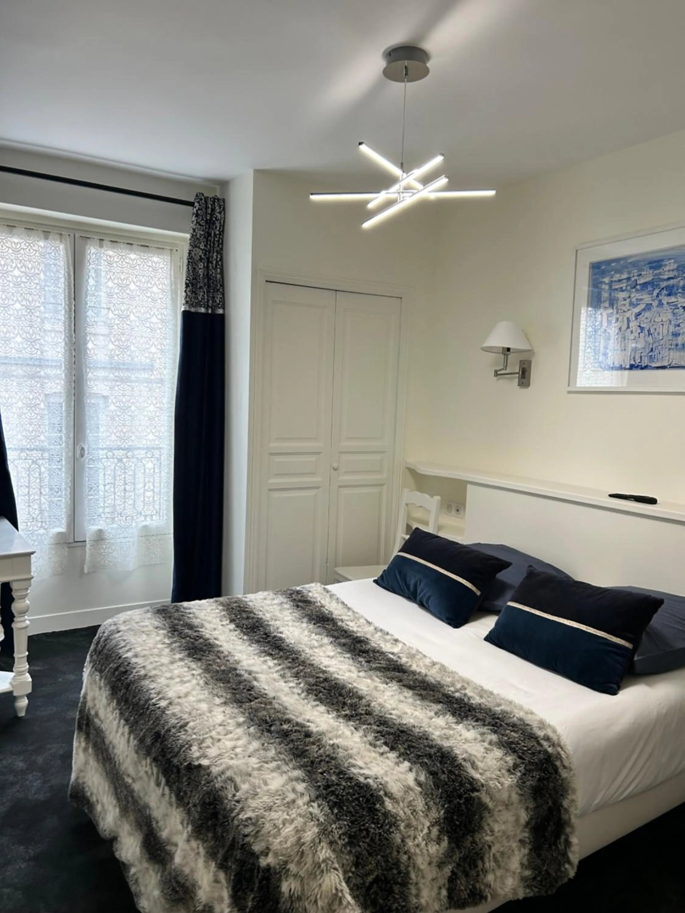 Bed in Hotel du Dragon