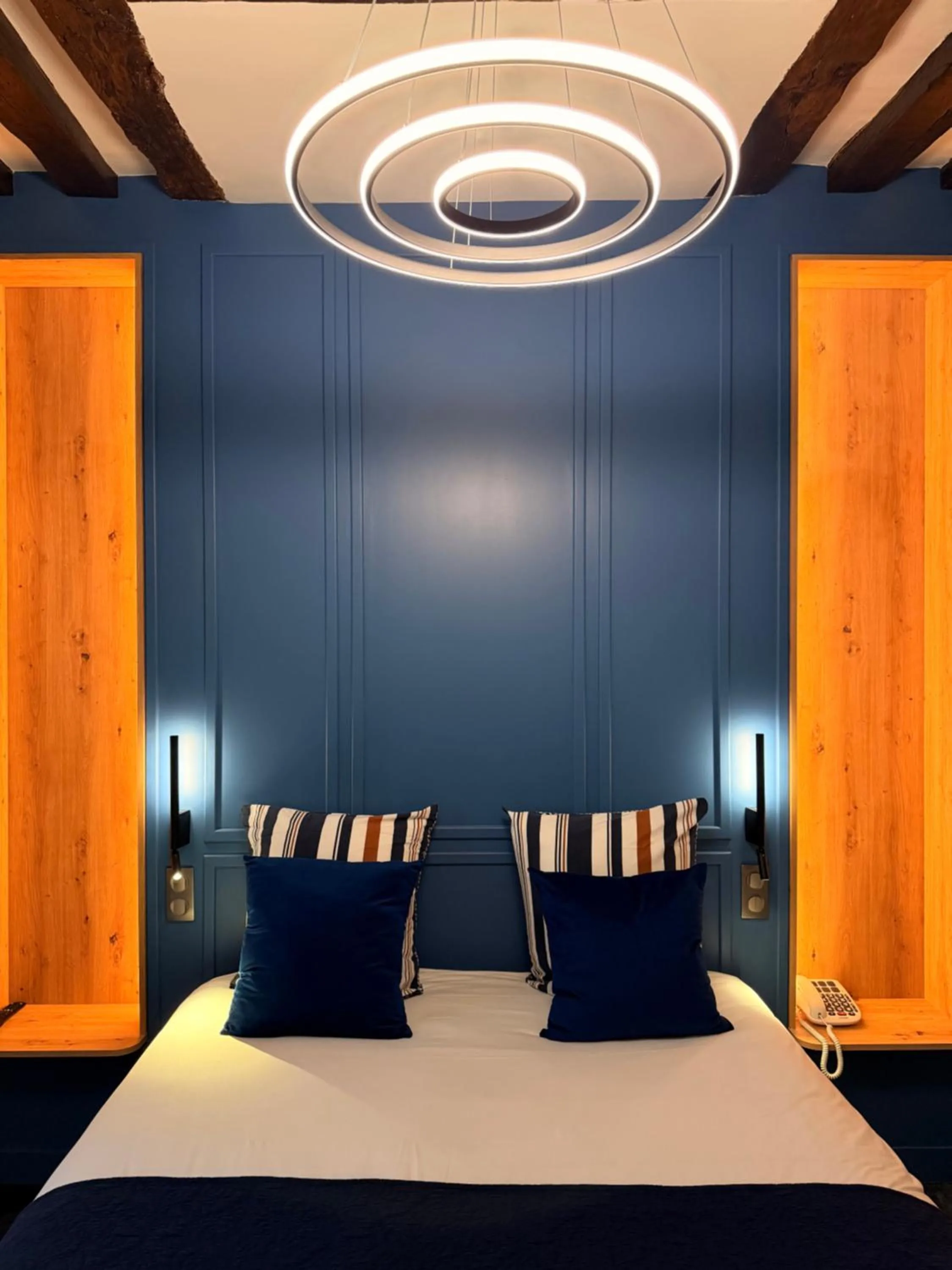 Bed in Hotel du Dragon