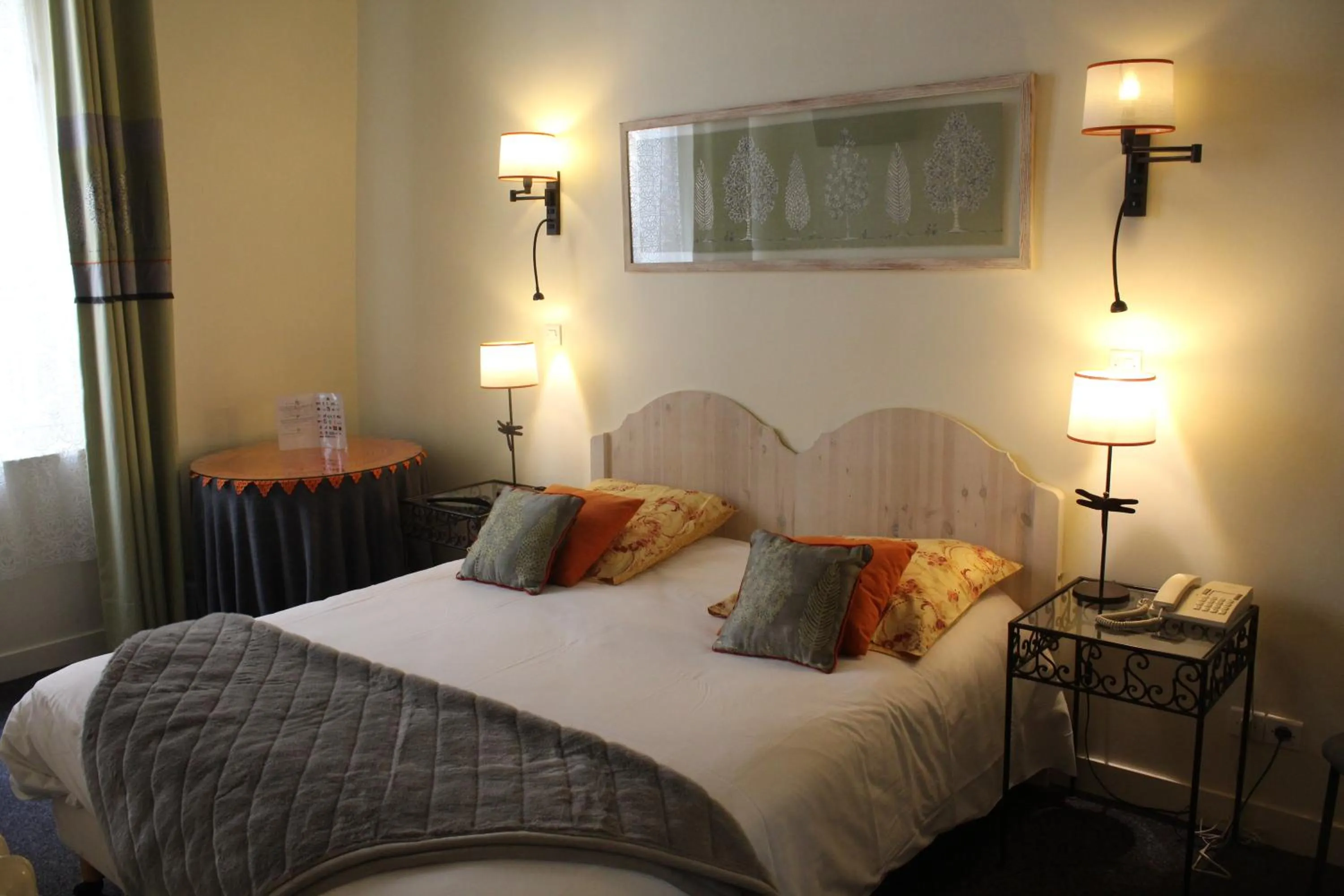 Bed in Hotel du Dragon