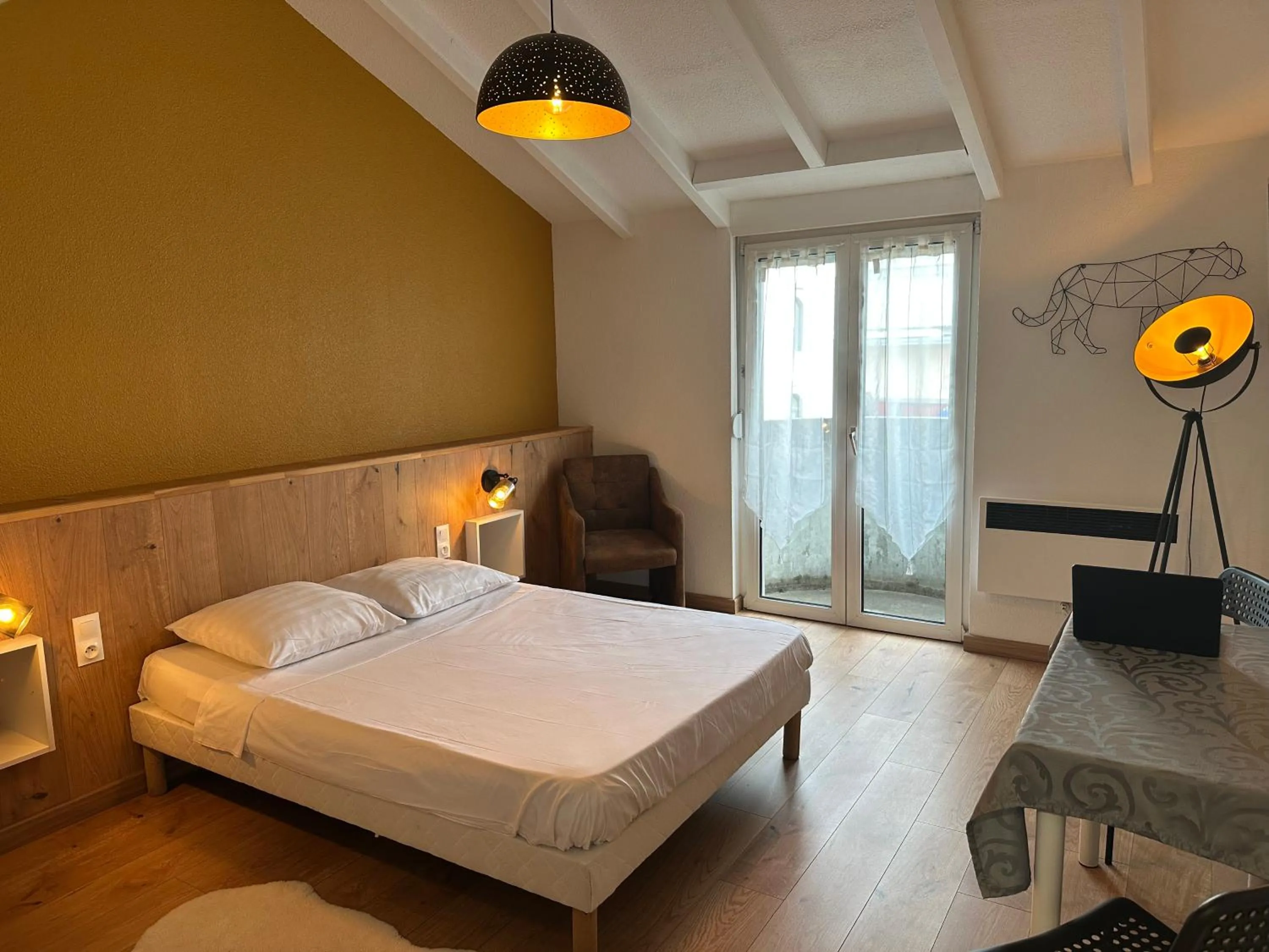 Bedroom, Bed in Studio/Hôtel Porte De France