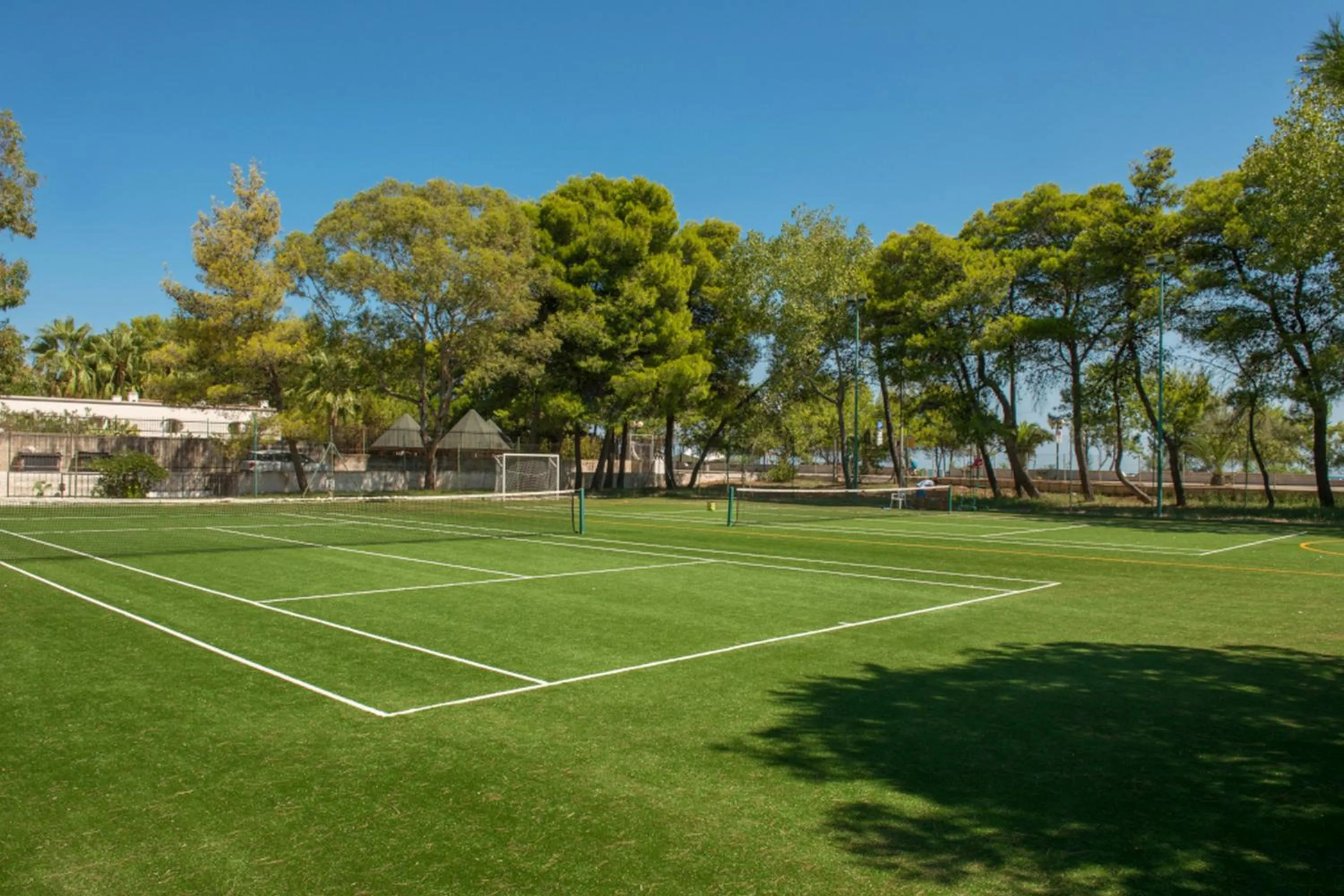 Tennis court in Pizzomunno Vieste Palace Hotel