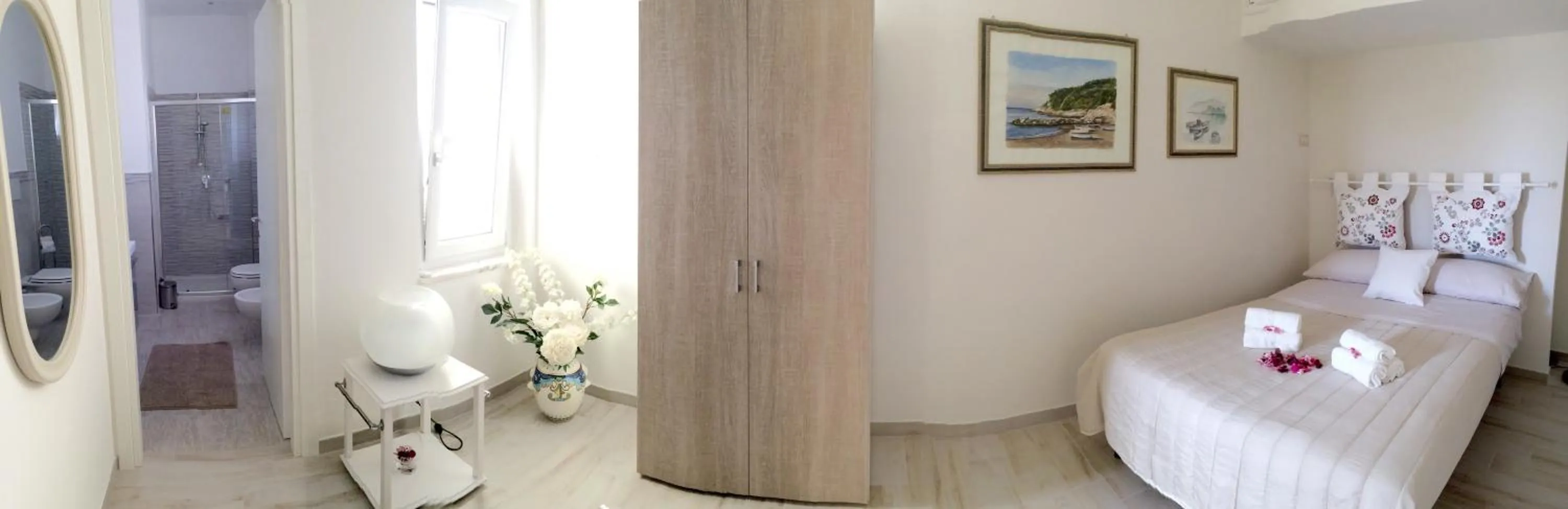 Photo of the whole room, Bed in Vesuvio House appartamento indipendente e centrale