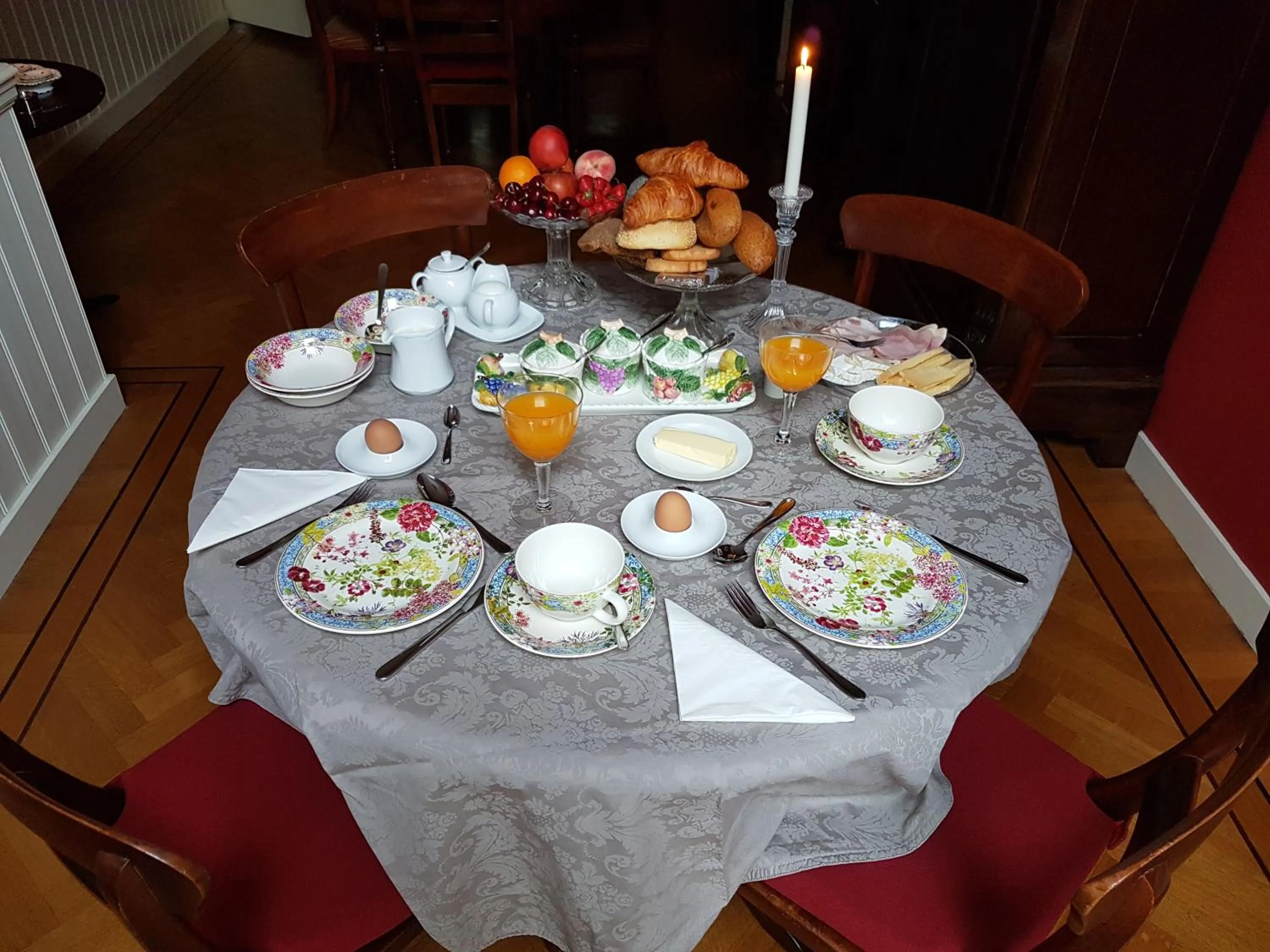 Breakfast in Emma's B&B