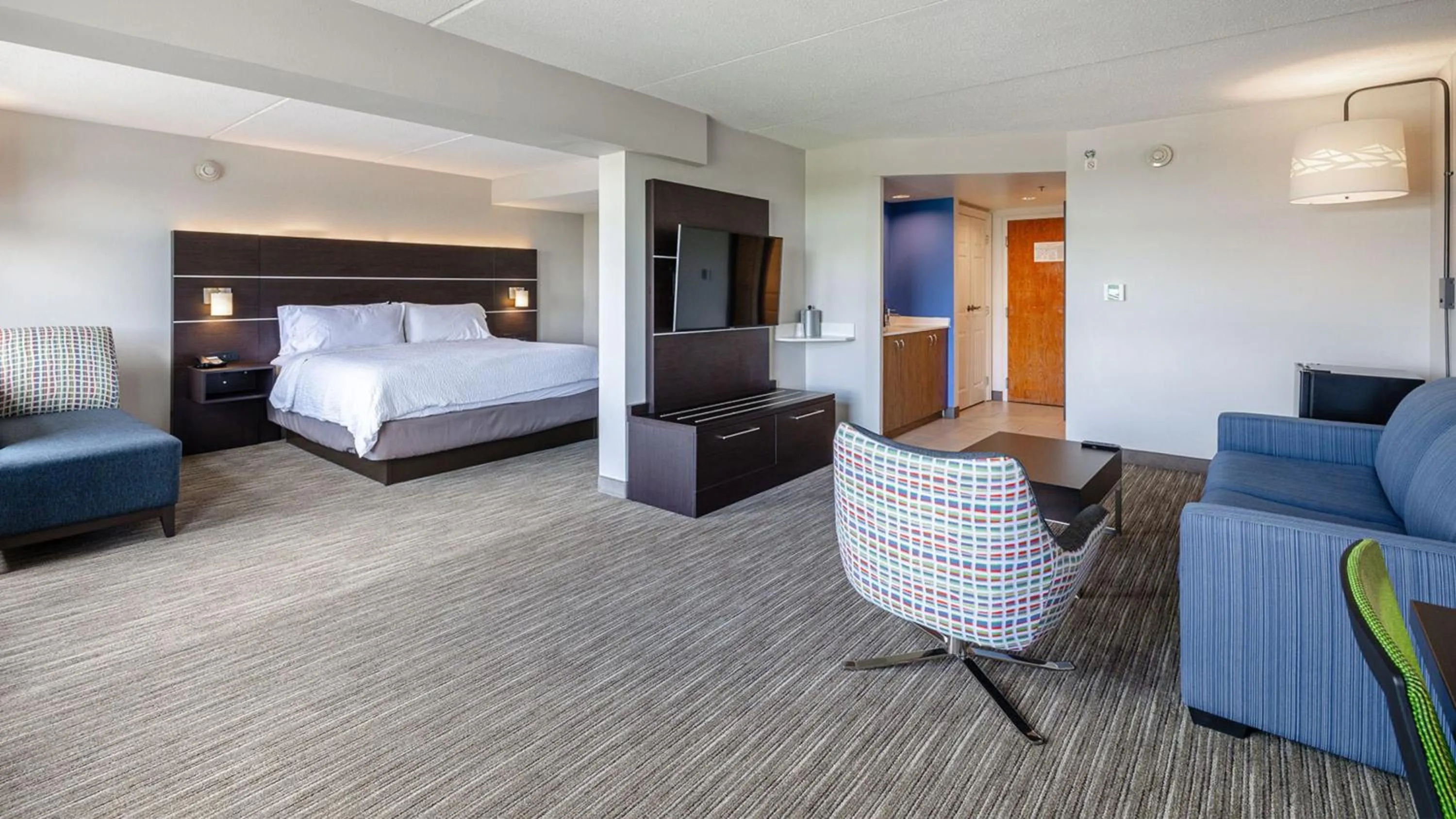 Photo of the whole room, Bed in Holiday Inn Express & Suites - Prospect Heights by IHG