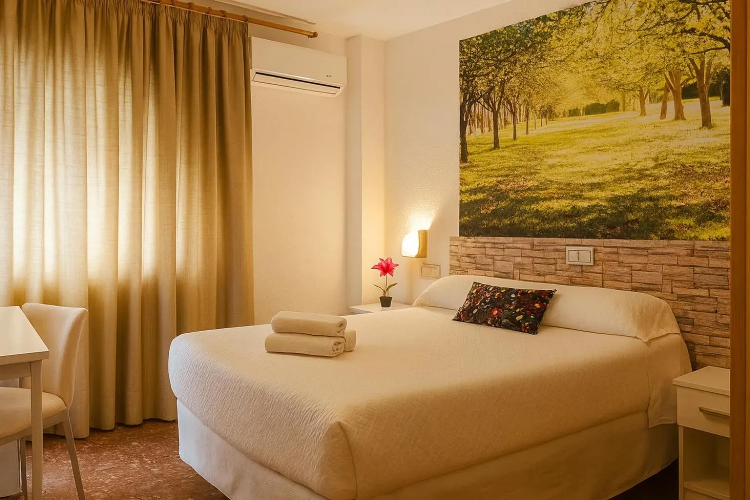 Bedroom, Bed in Hotel Al-Ándalus Peal, en Cazorla Comarca