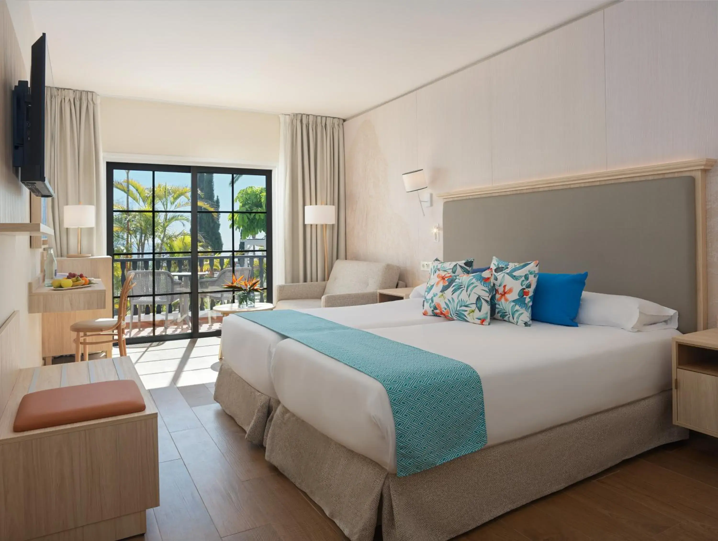 Standard Double or Twin Room (2 Adults + 1 Child) in Hotel Jardín Tecina Standard Double or Twin Room (2 Adults + 1 Child) in Hotel Jardín Tecina