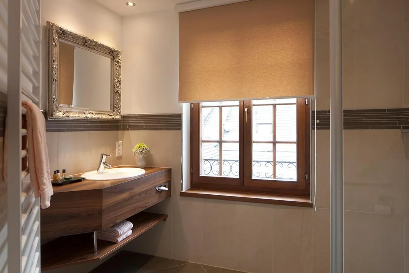 Toilet, Bed in Hotel zur Post