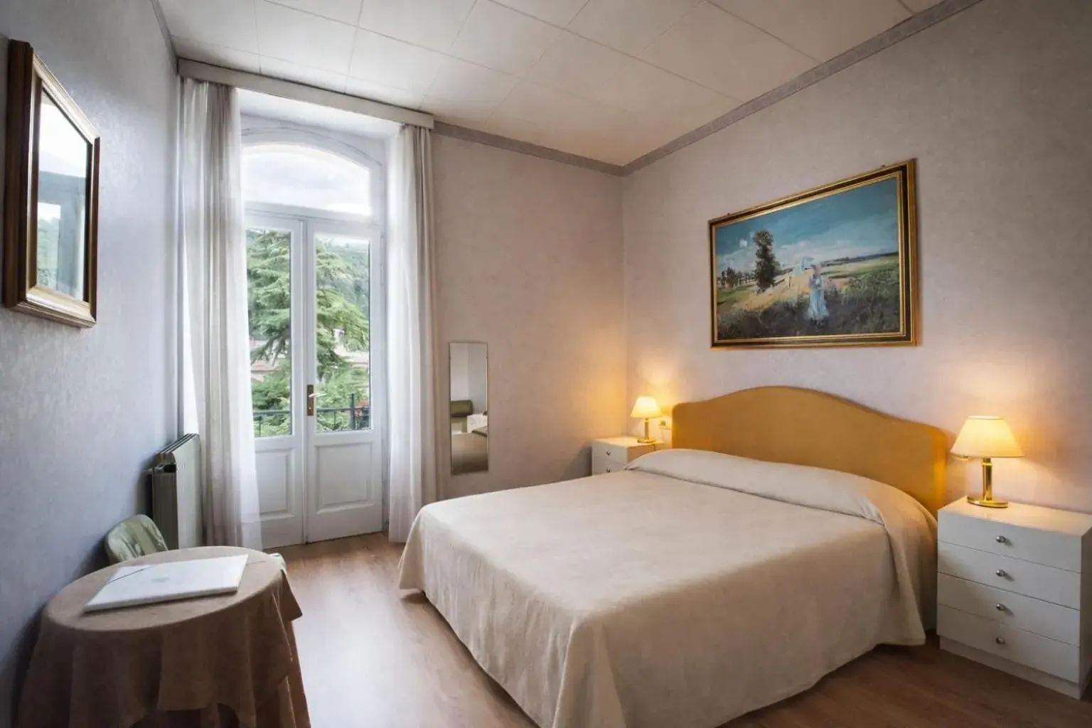 Bedroom, Bed in Hotel Maderno by Double Hospitality Bedroom, Bed in Hotel Maderno by Double Hospitality