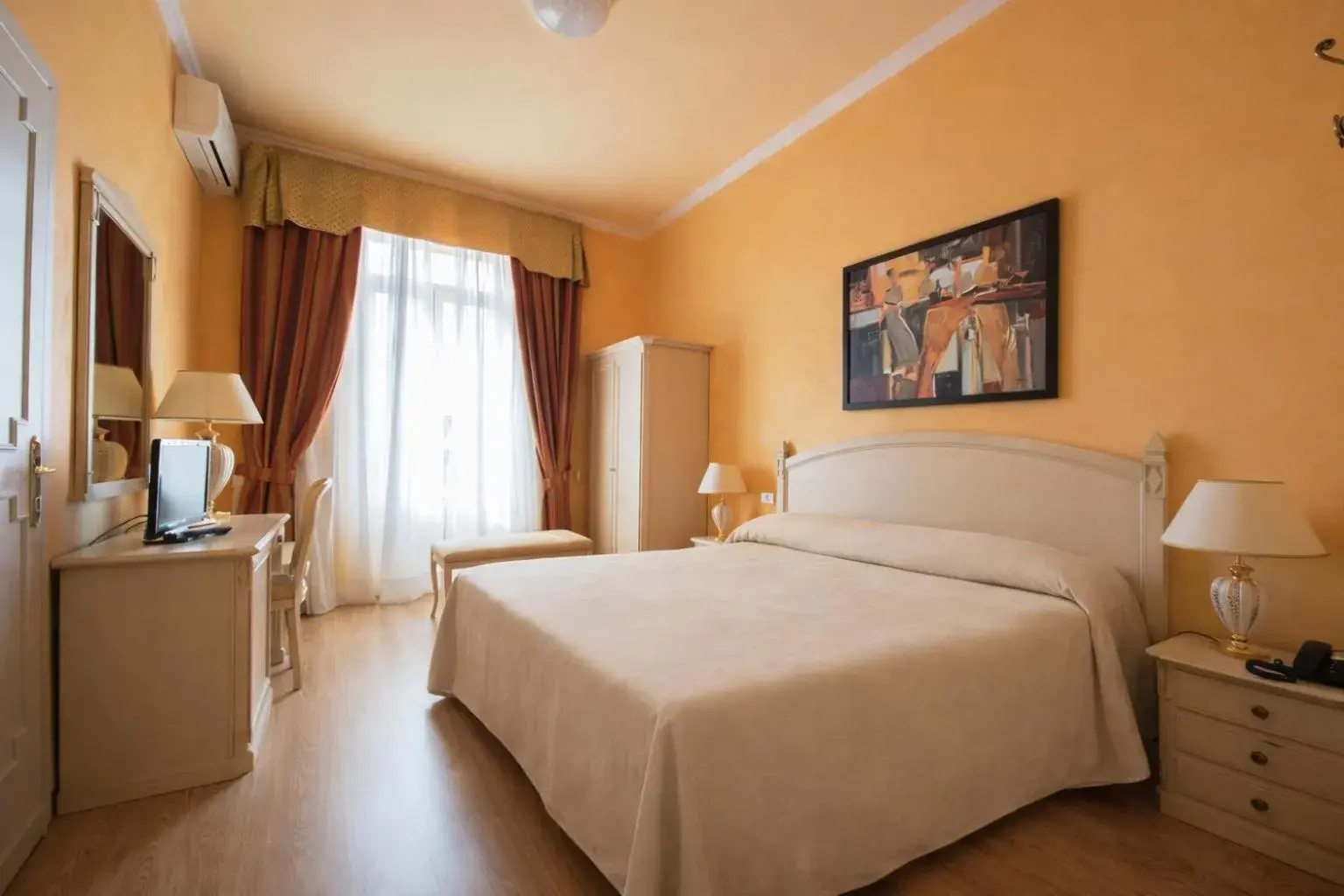 Bedroom, Bed in Hotel Maderno by Double Hospitality Bedroom, Bed in Hotel Maderno by Double Hospitality