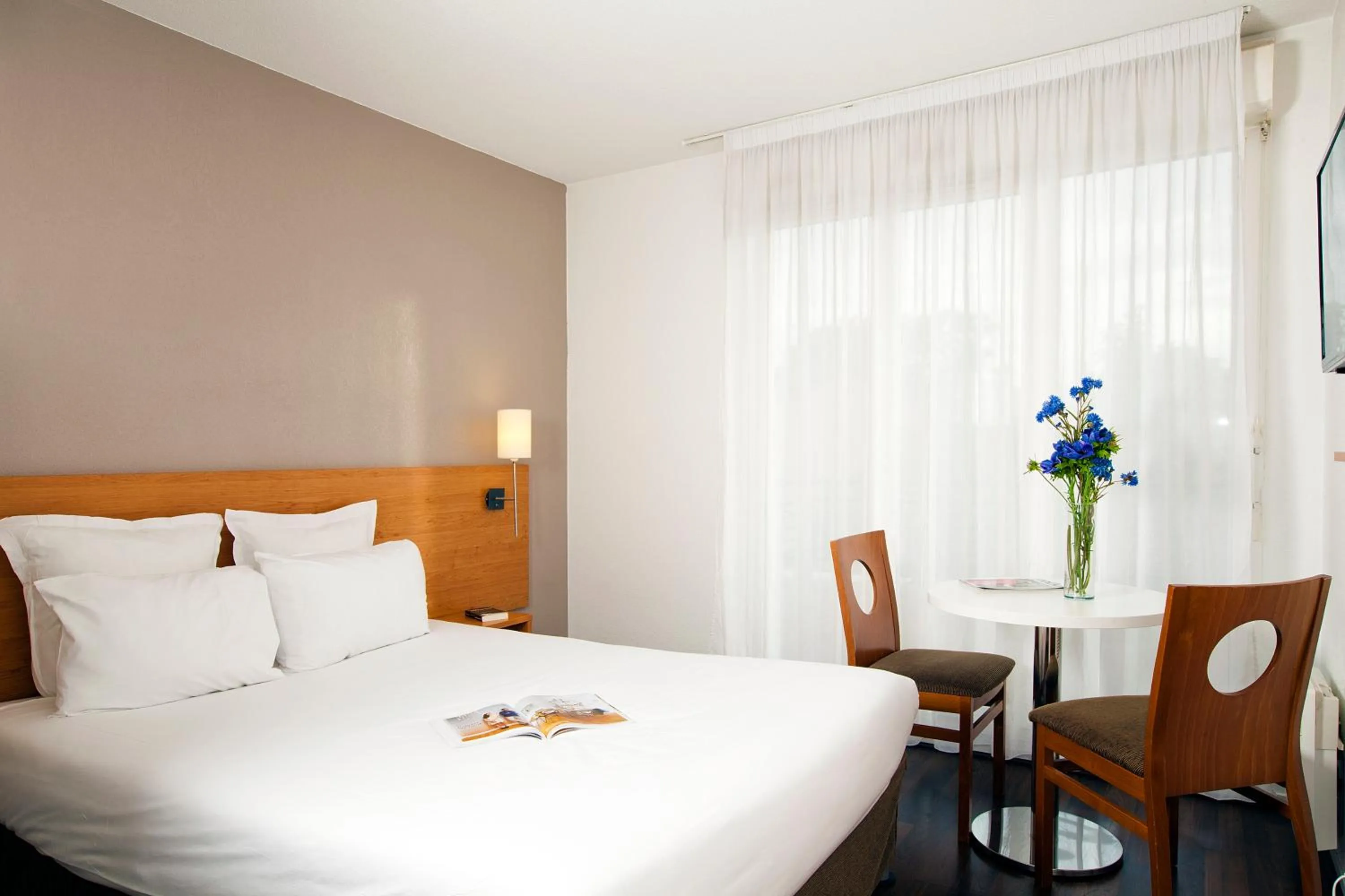 Bedroom, Bed in Séjours & Affaires Paris-Nanterre