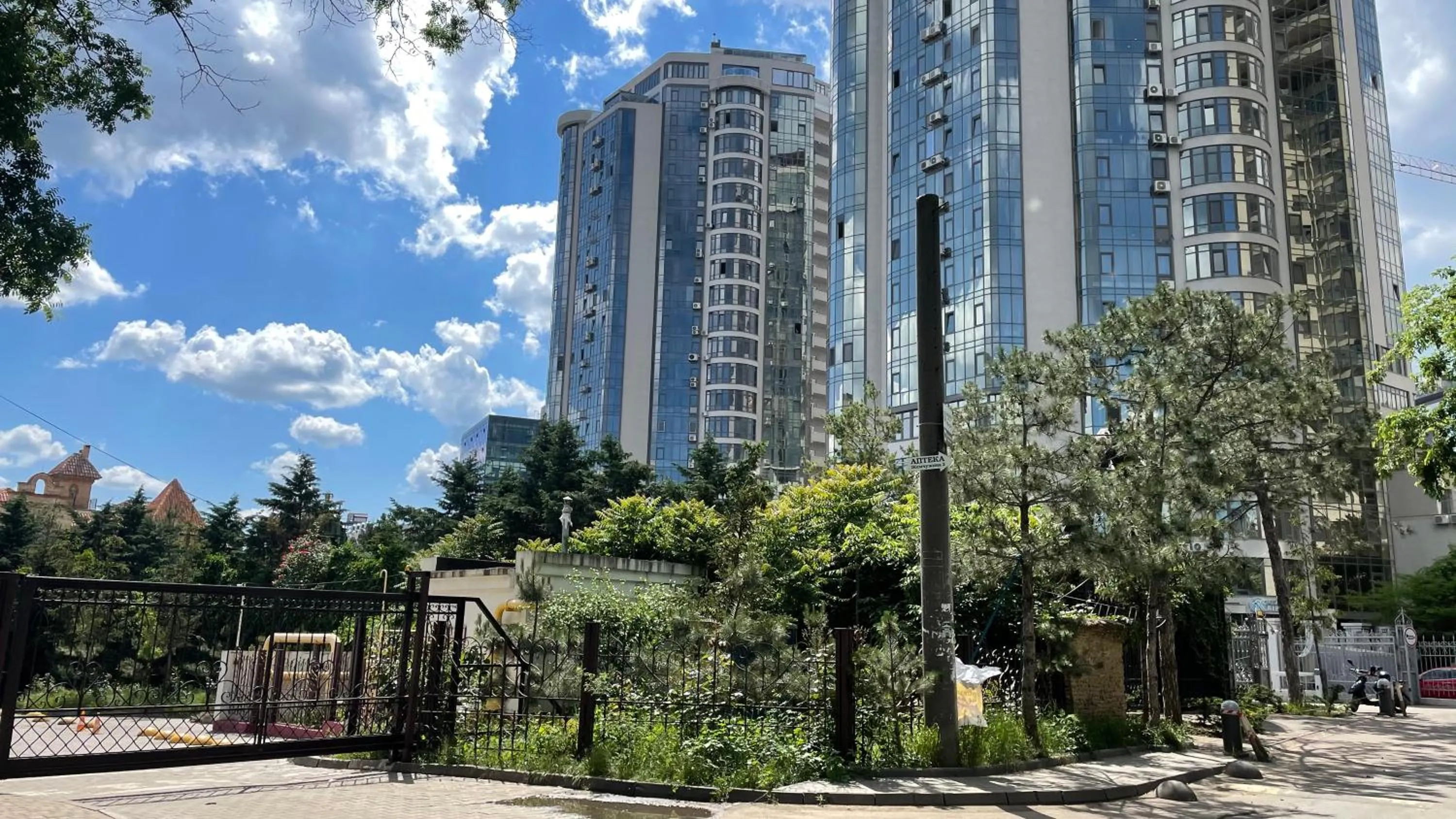 Property building in Arkadia Plaza Design Apartment