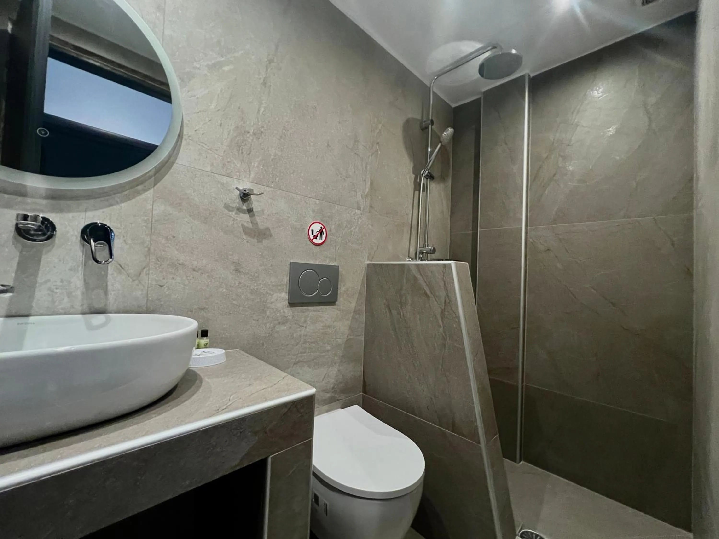 Bathroom in Penthouse & apartments by the Sea airport Airstay