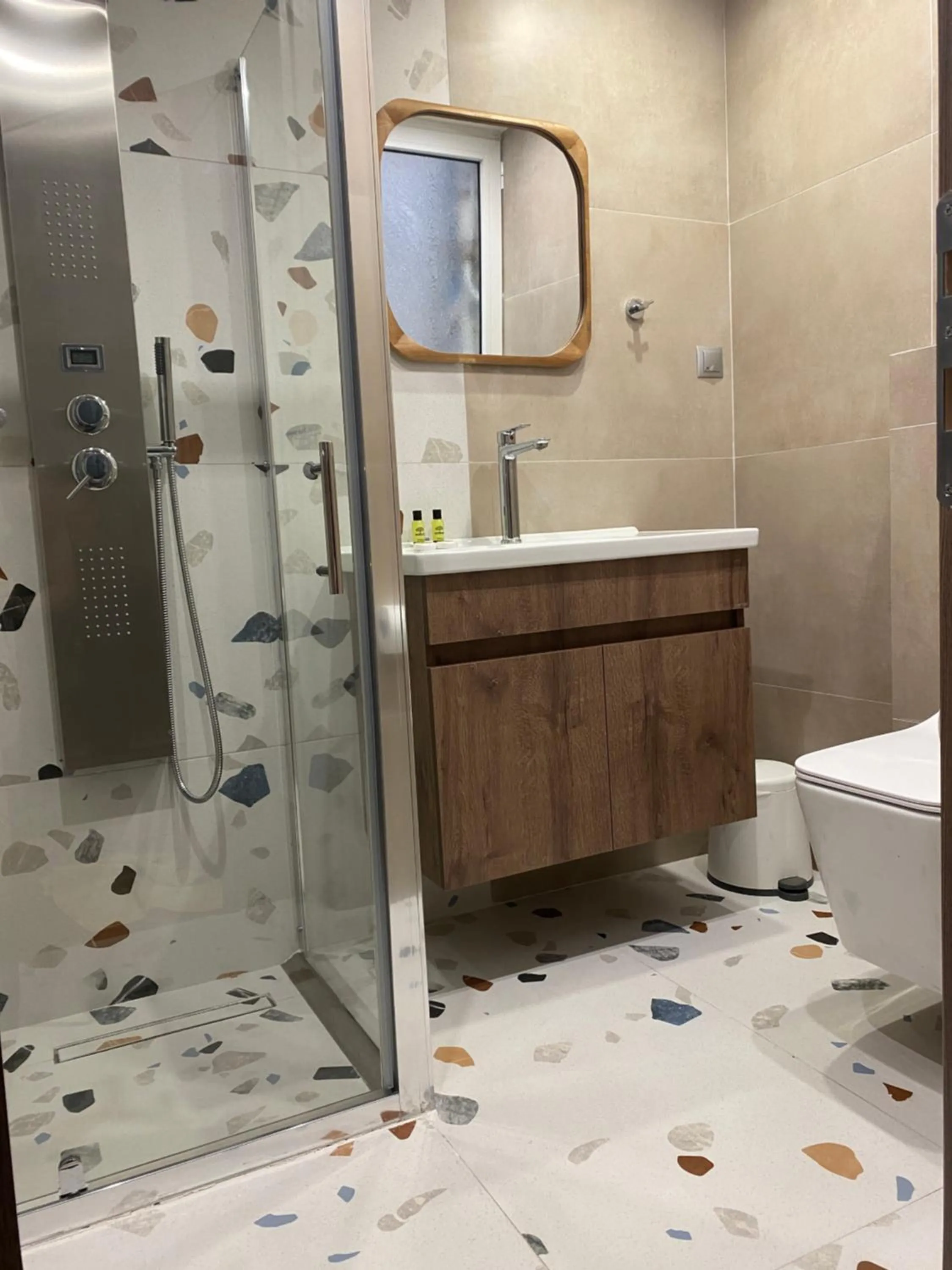 Property building in Penthouse & apartments by the Sea airport Airstay