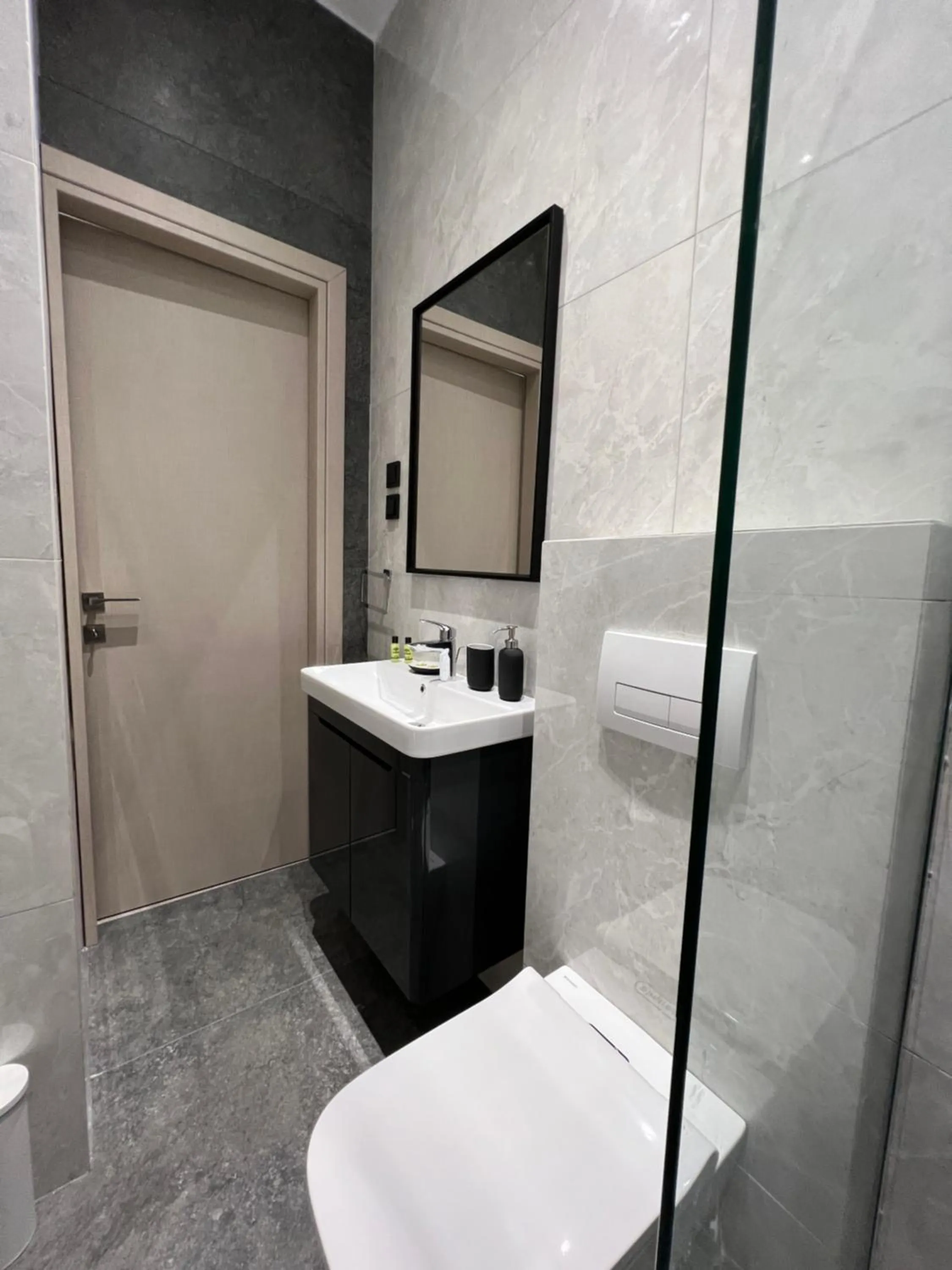 Bathroom in Penthouse & apartments by the Sea airport Airstay