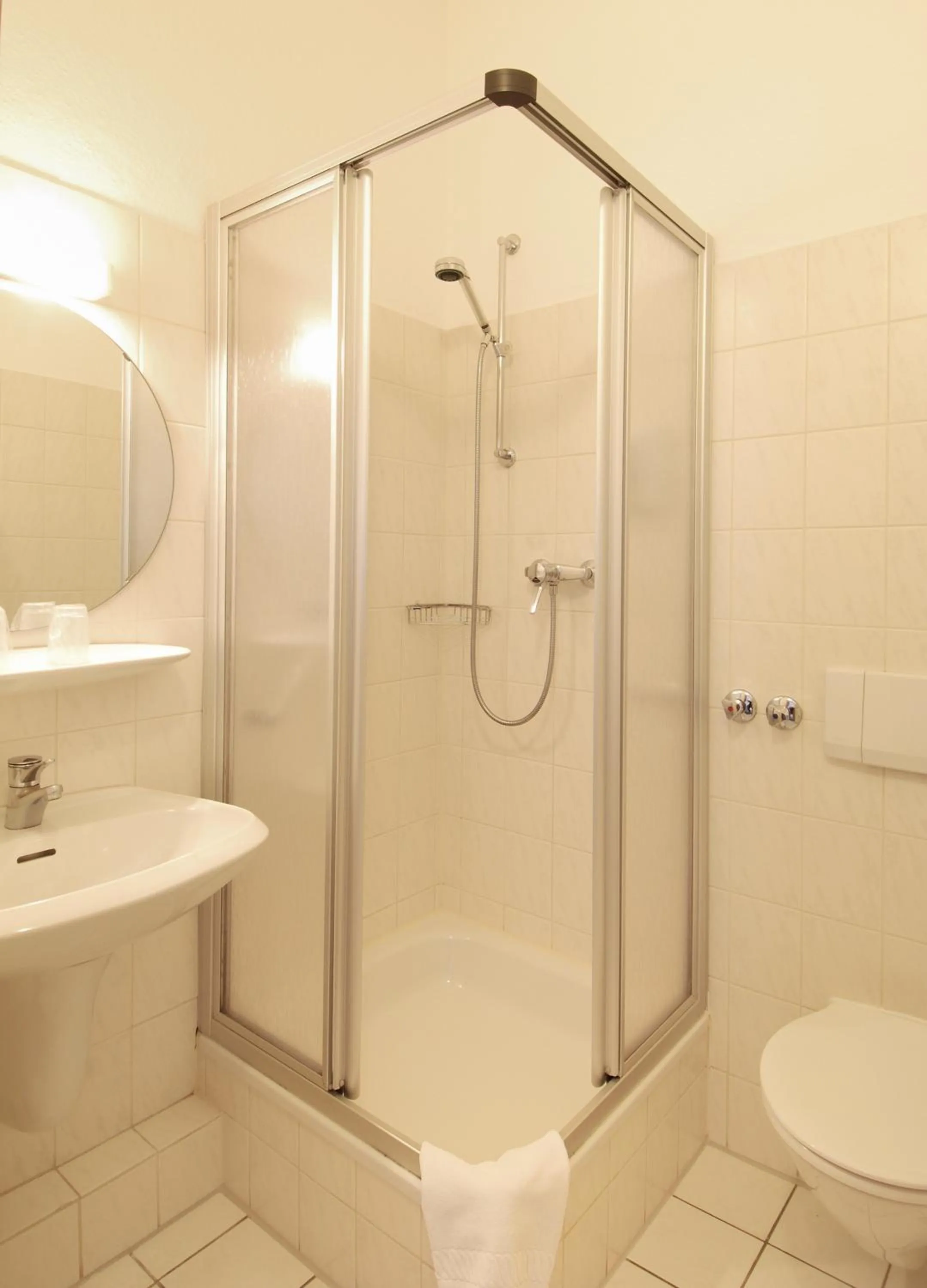 Photo of the whole room in Hotel Münchner Löwenbräu