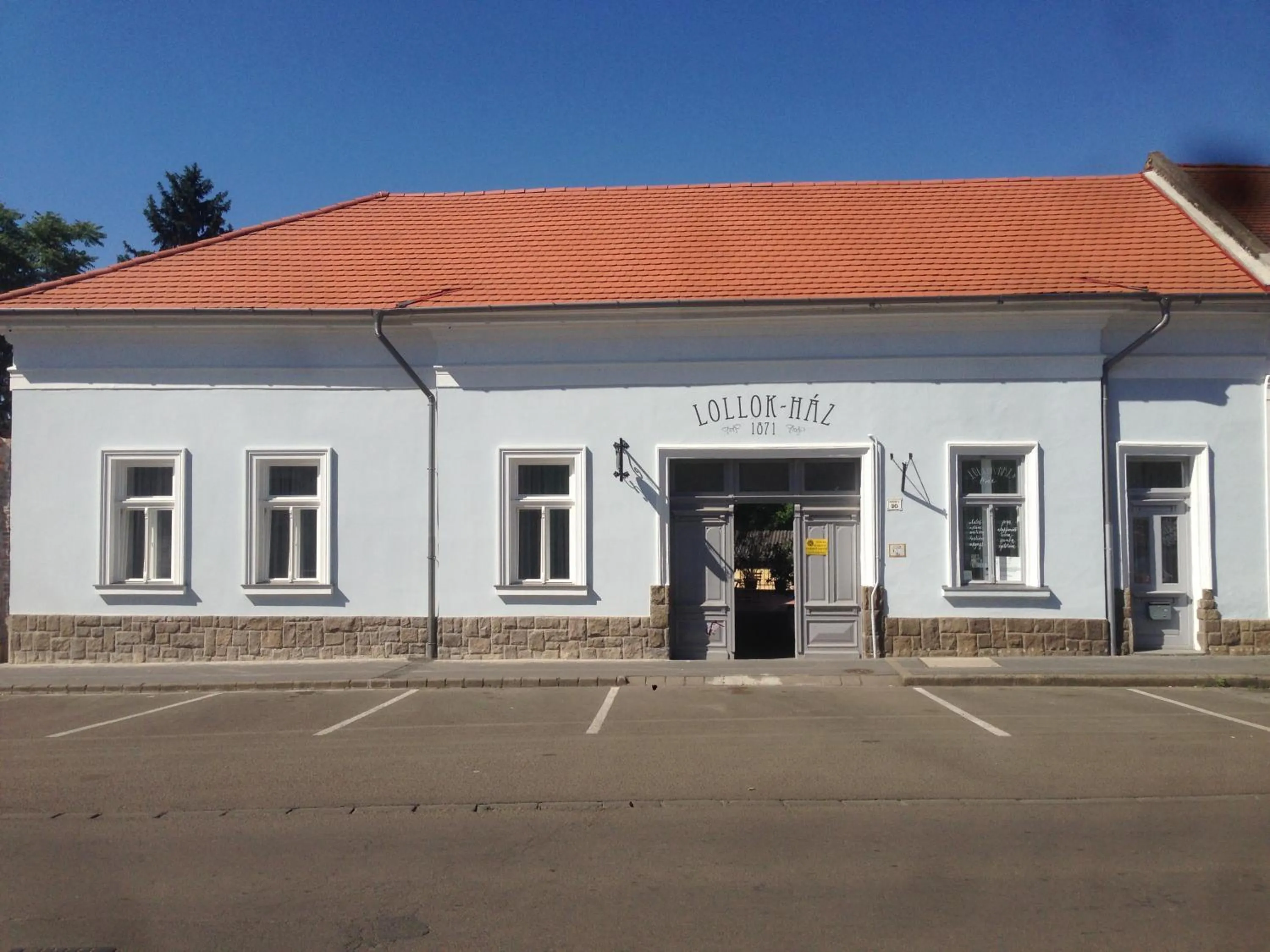 Facade/entrance in Zora Apartman