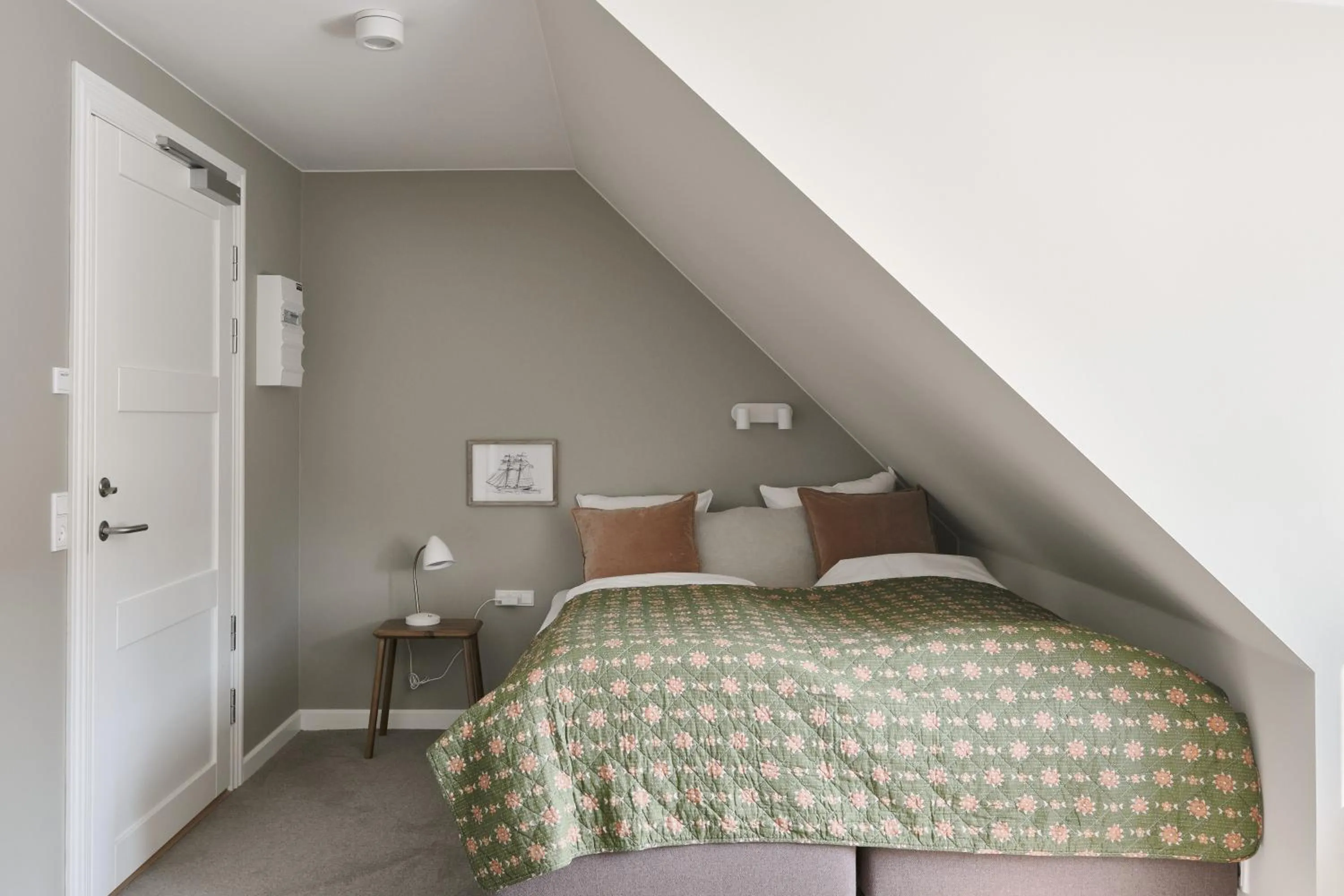 Bathroom, Bed in Hotel Ærø