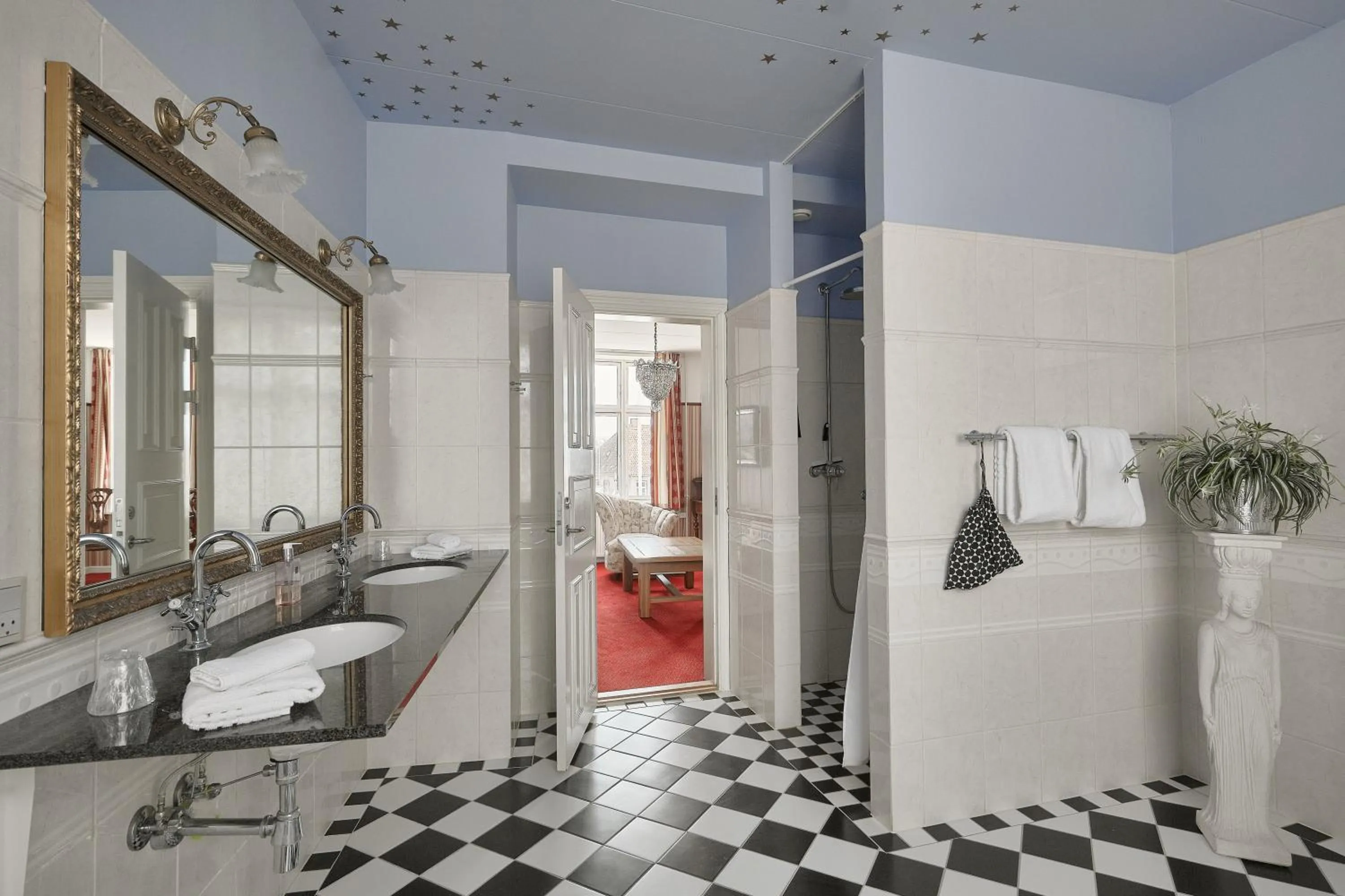 Bathroom in Hotel Ærø