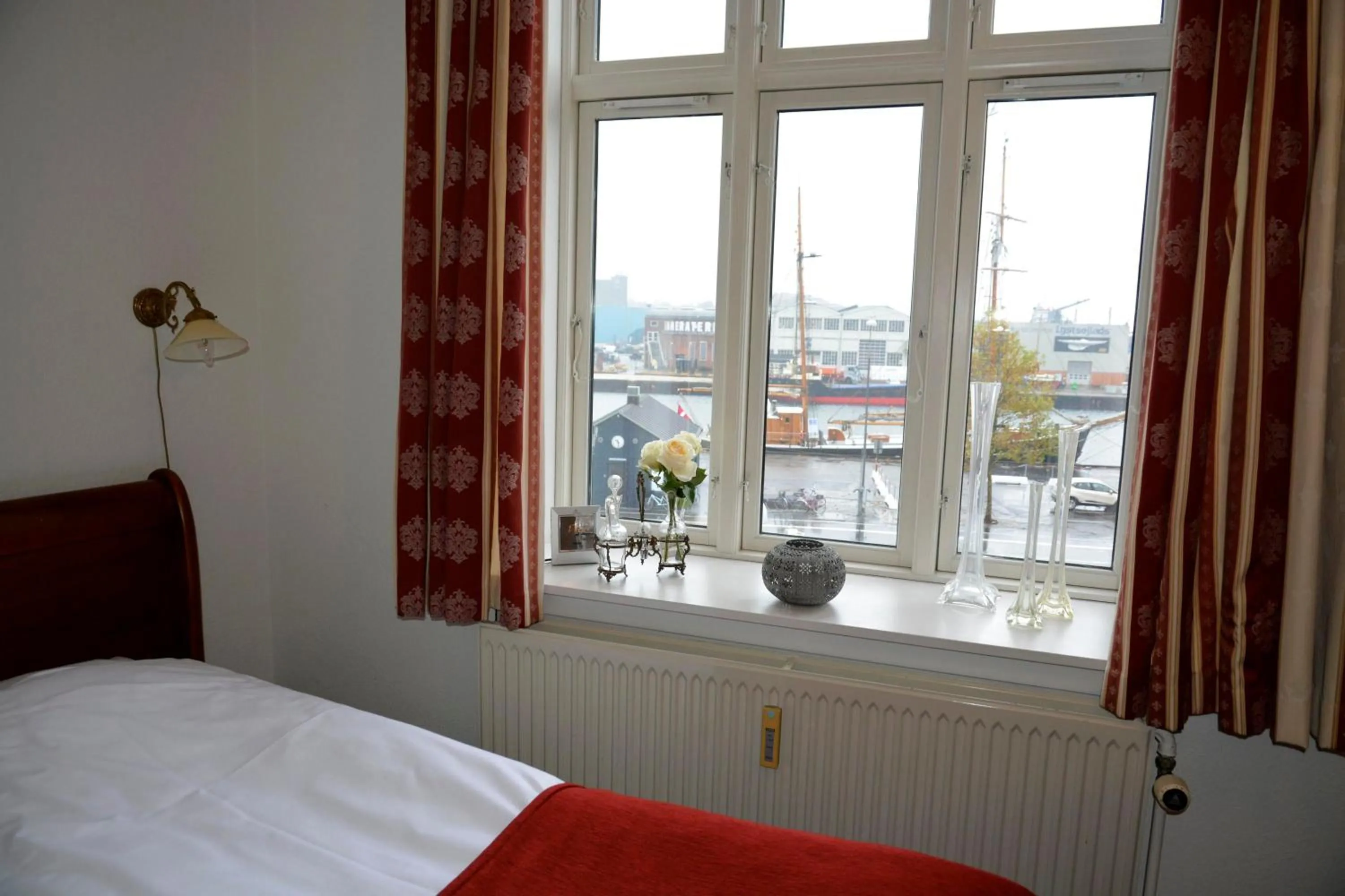 Sea view, Bed in Hotel Ærø