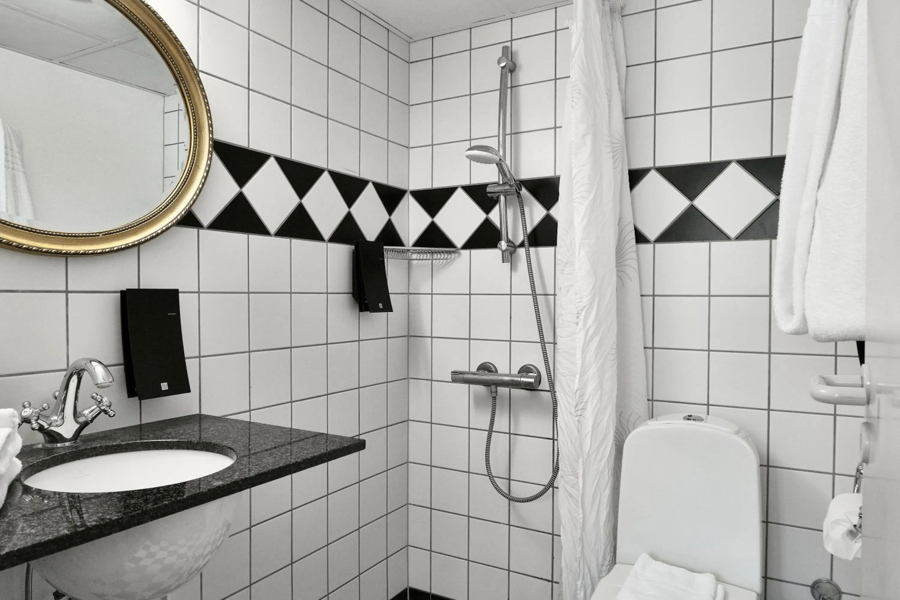 Bathroom in Hotel Ærø
