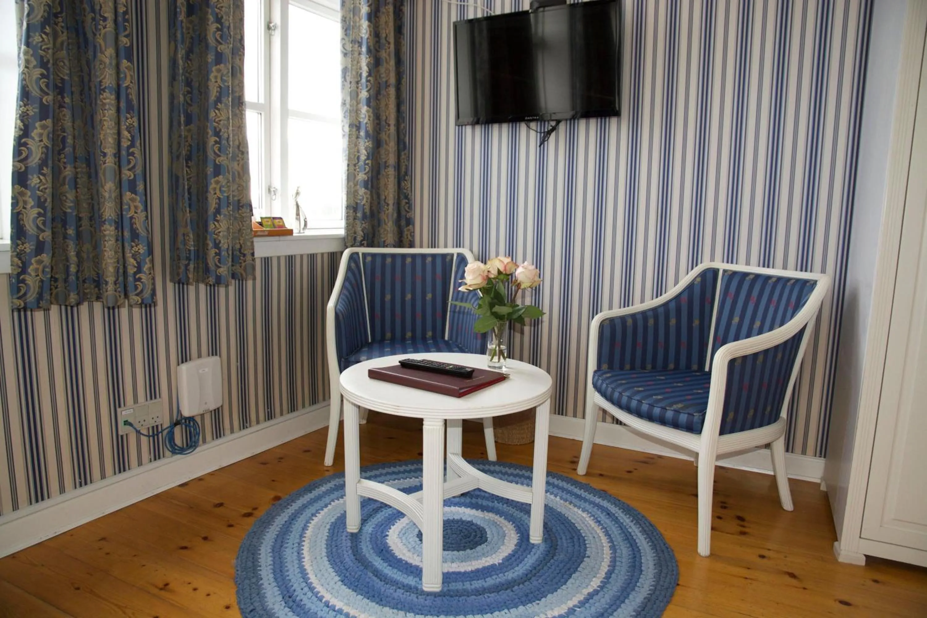 Photo of the whole room in Hotel Ærø
