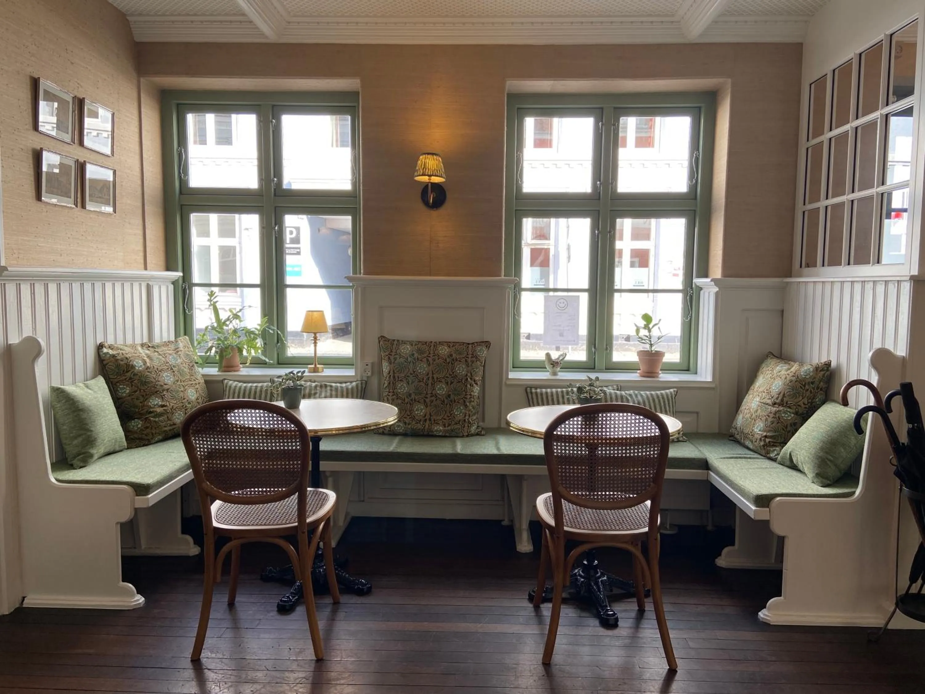 Text overlay in Hotel Ærø