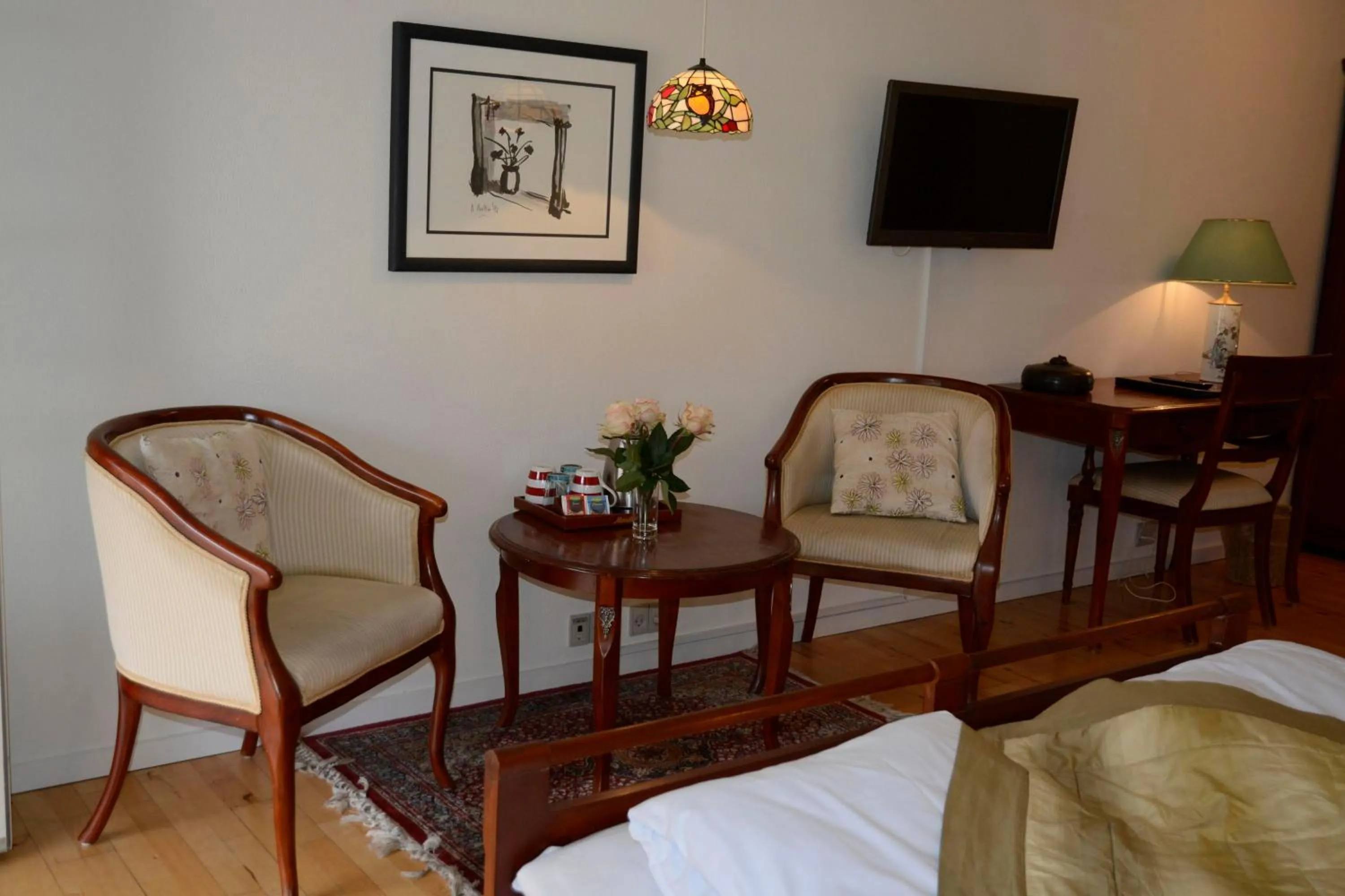 Seating area, Bed in Hotel Ærø