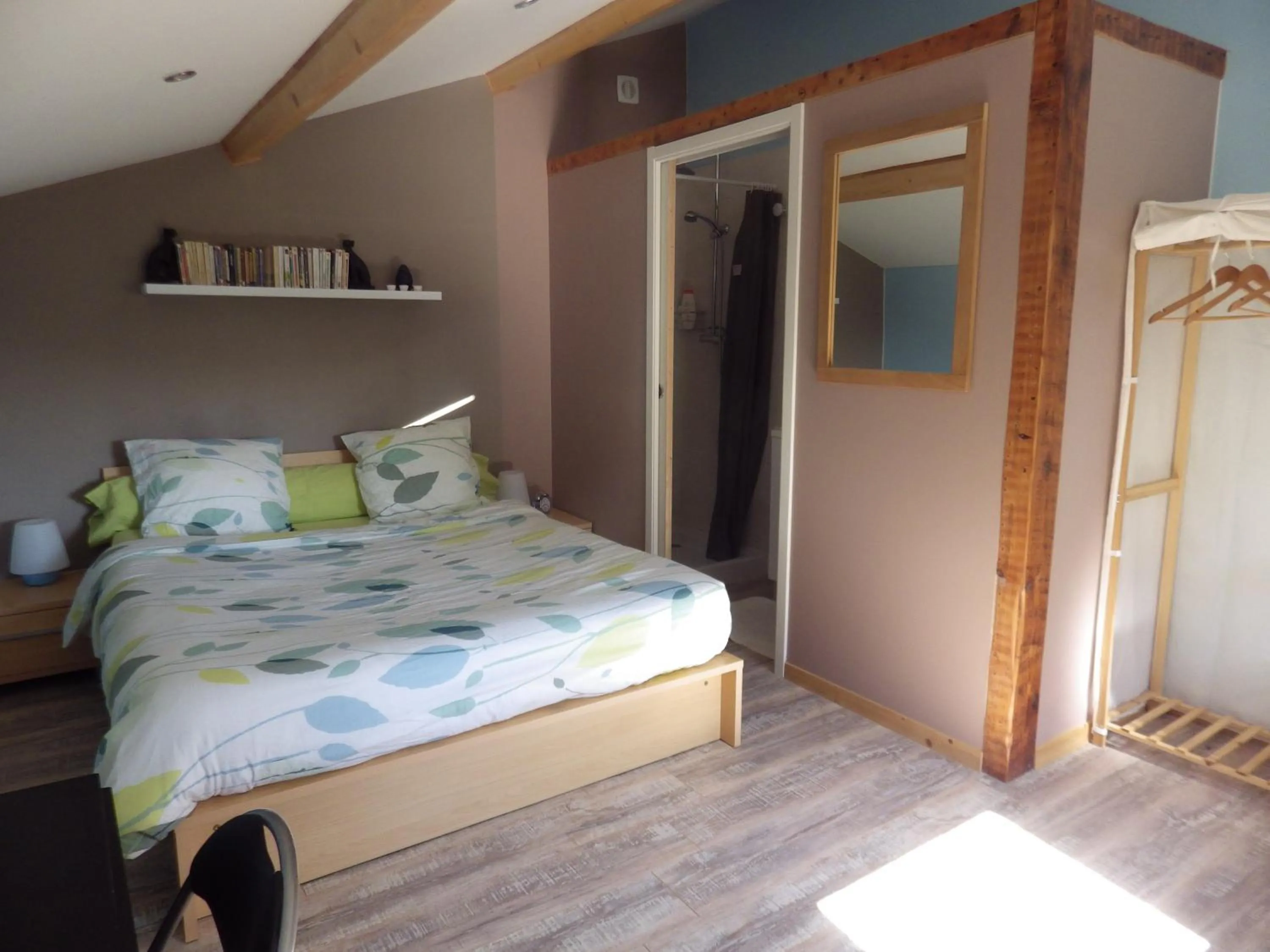 Bedroom, Bed in chez gus