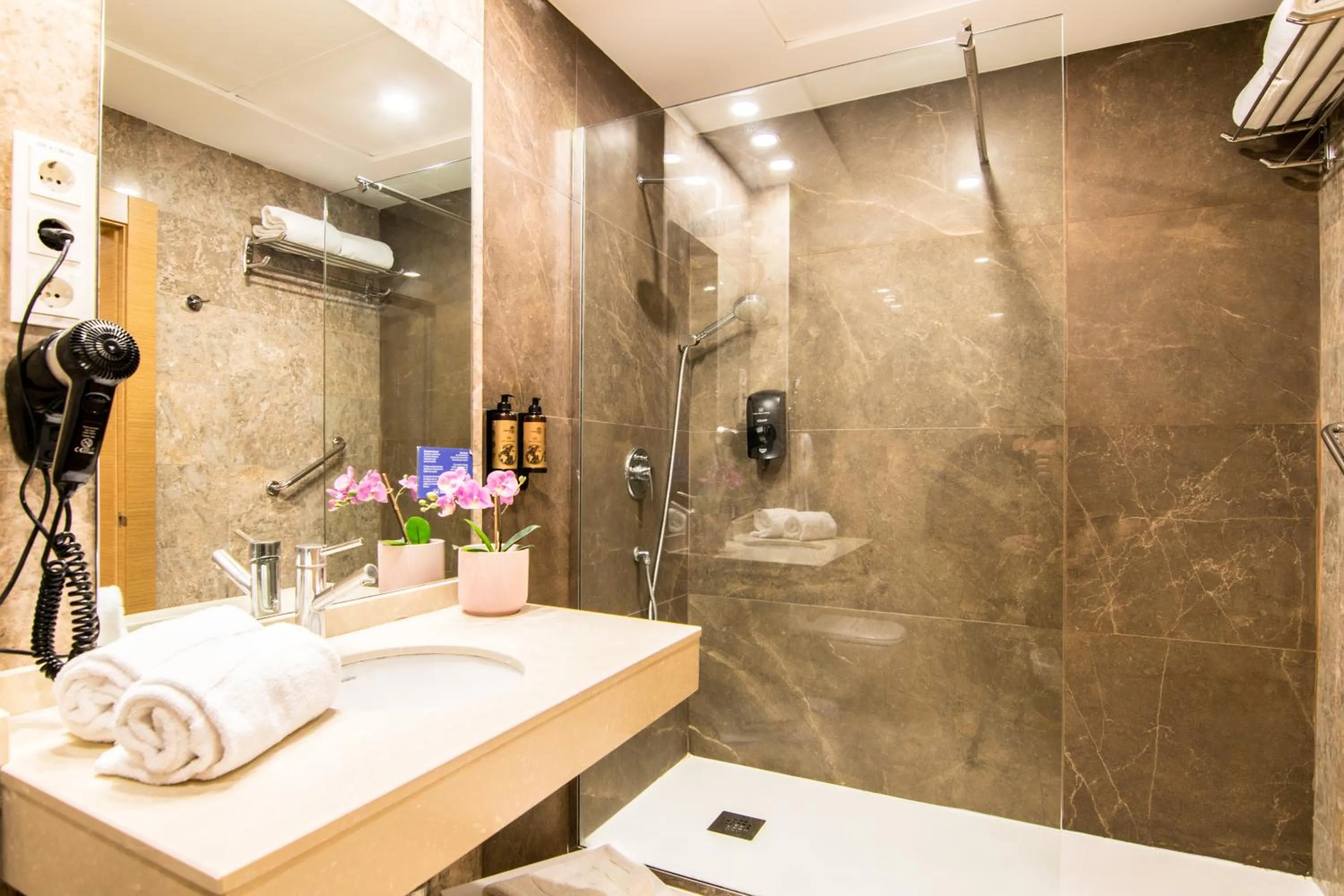 Shower in Cullera Holiday