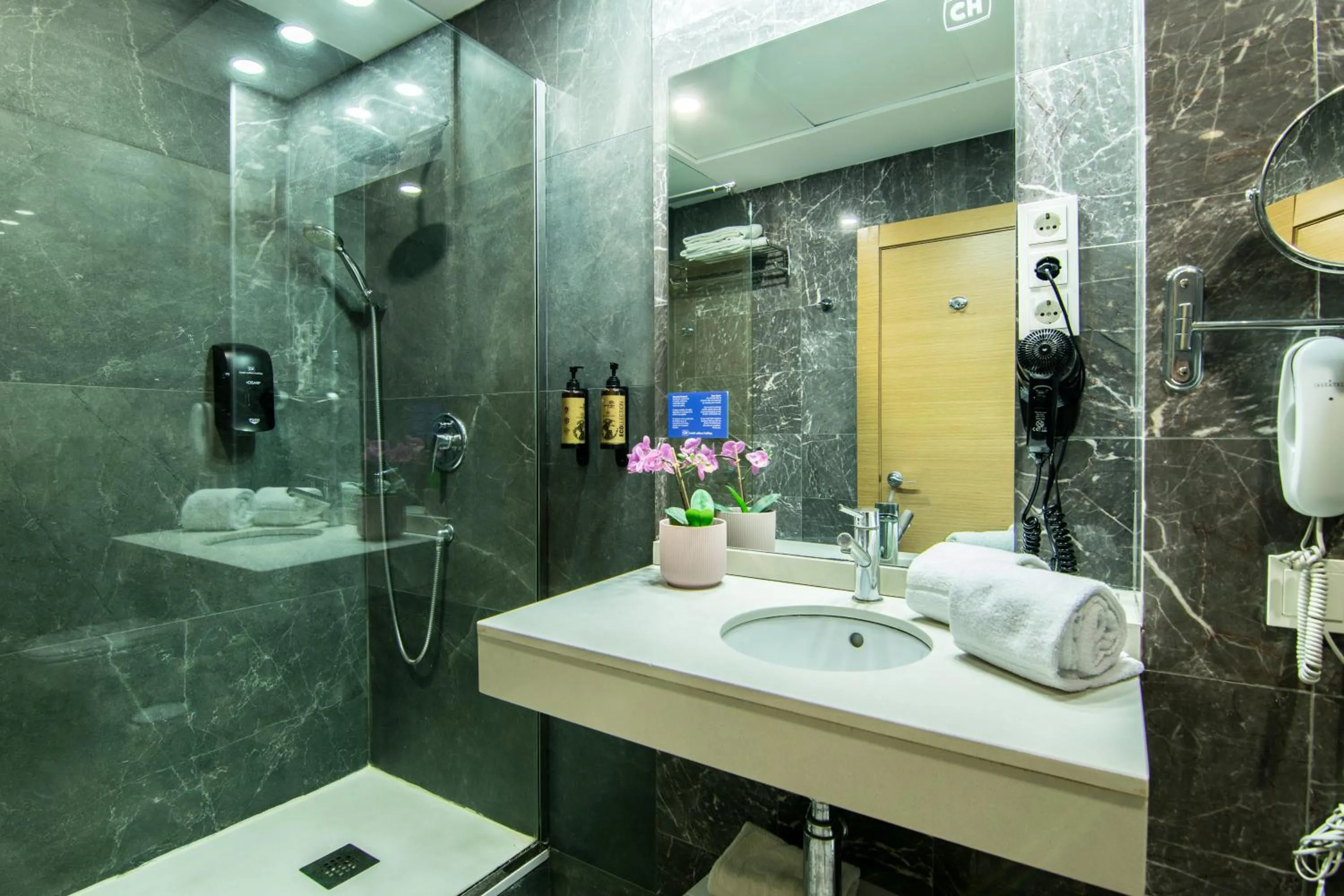 Bathroom in Cullera Holiday