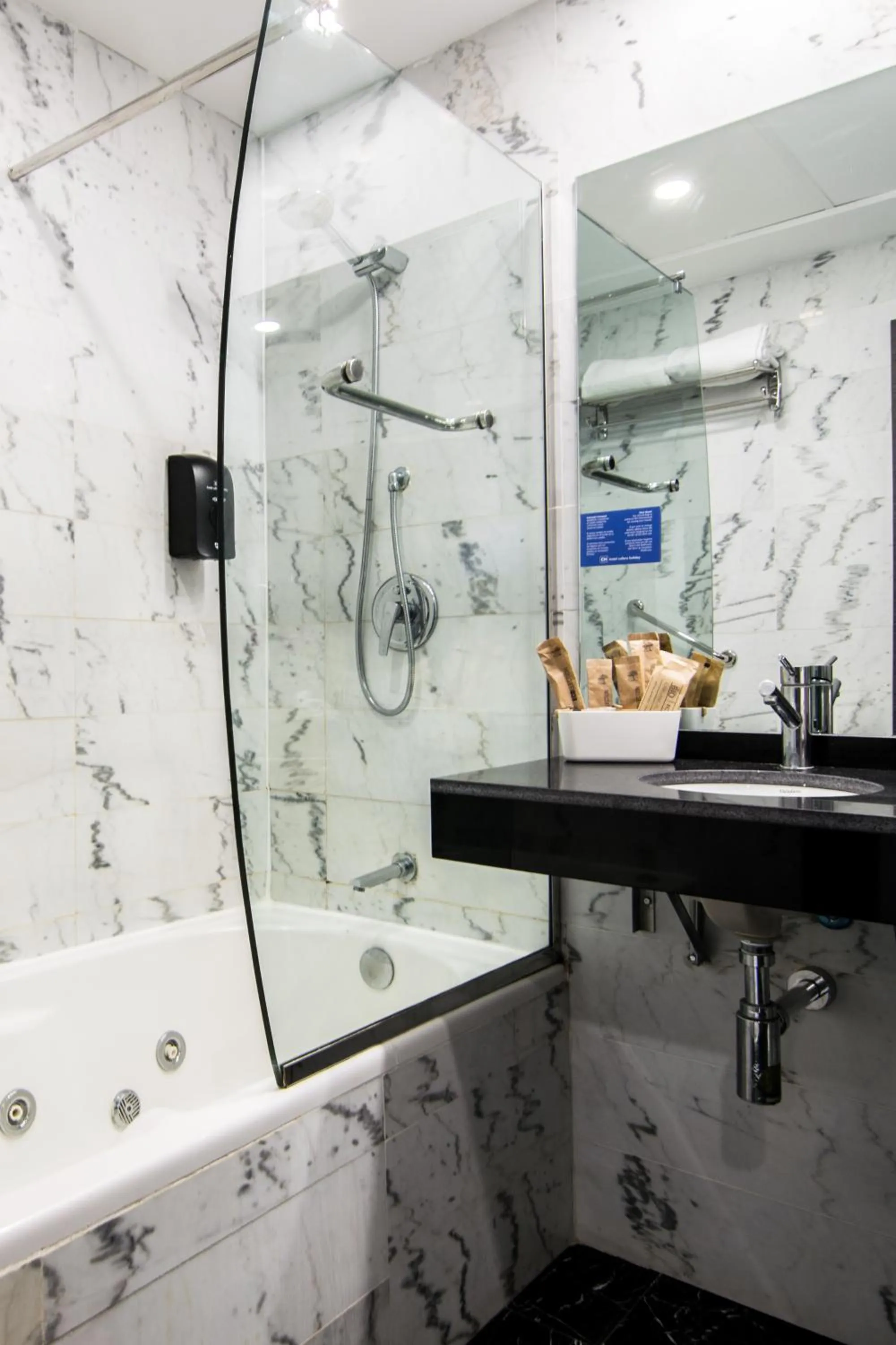 Bathroom in Cullera Holiday