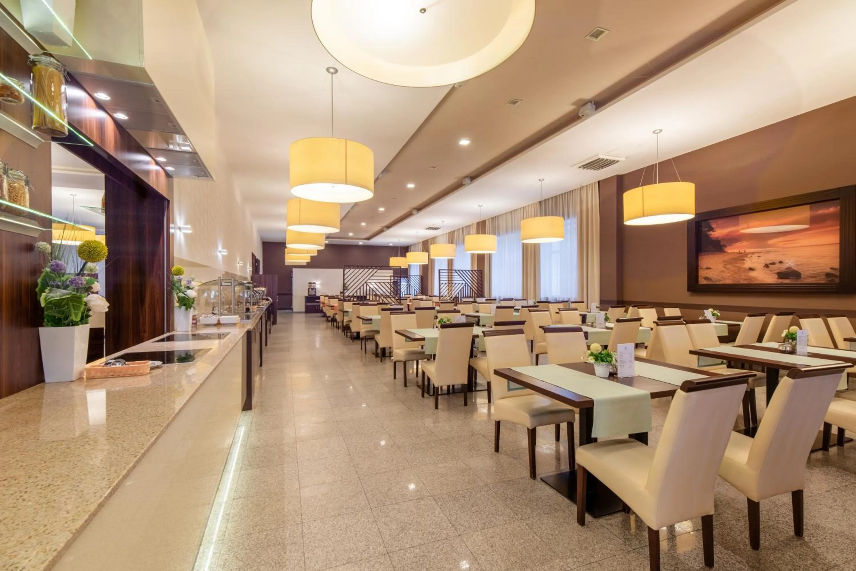 Restaurant/places to eat in Vestina Wellness & SPA Hotel