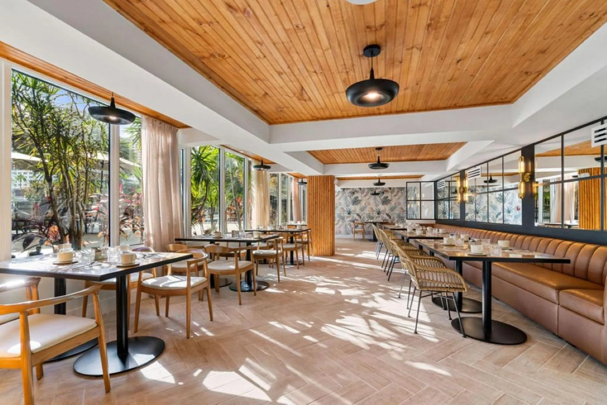 Restaurant/places to eat in The Garden Hotel & Resort