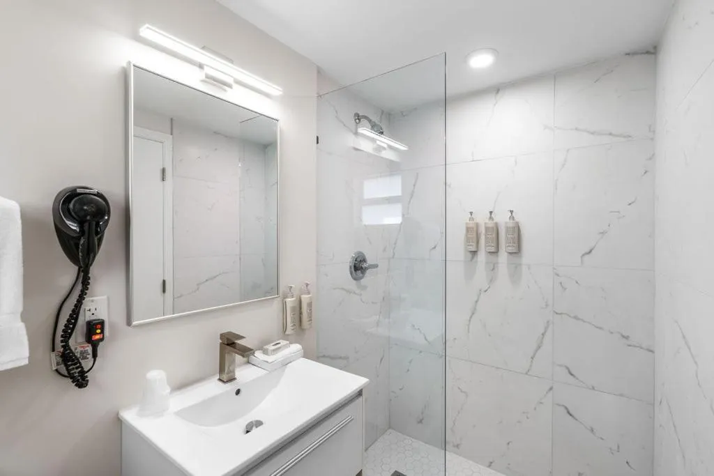 Shower in The Garden Hotel & Resort