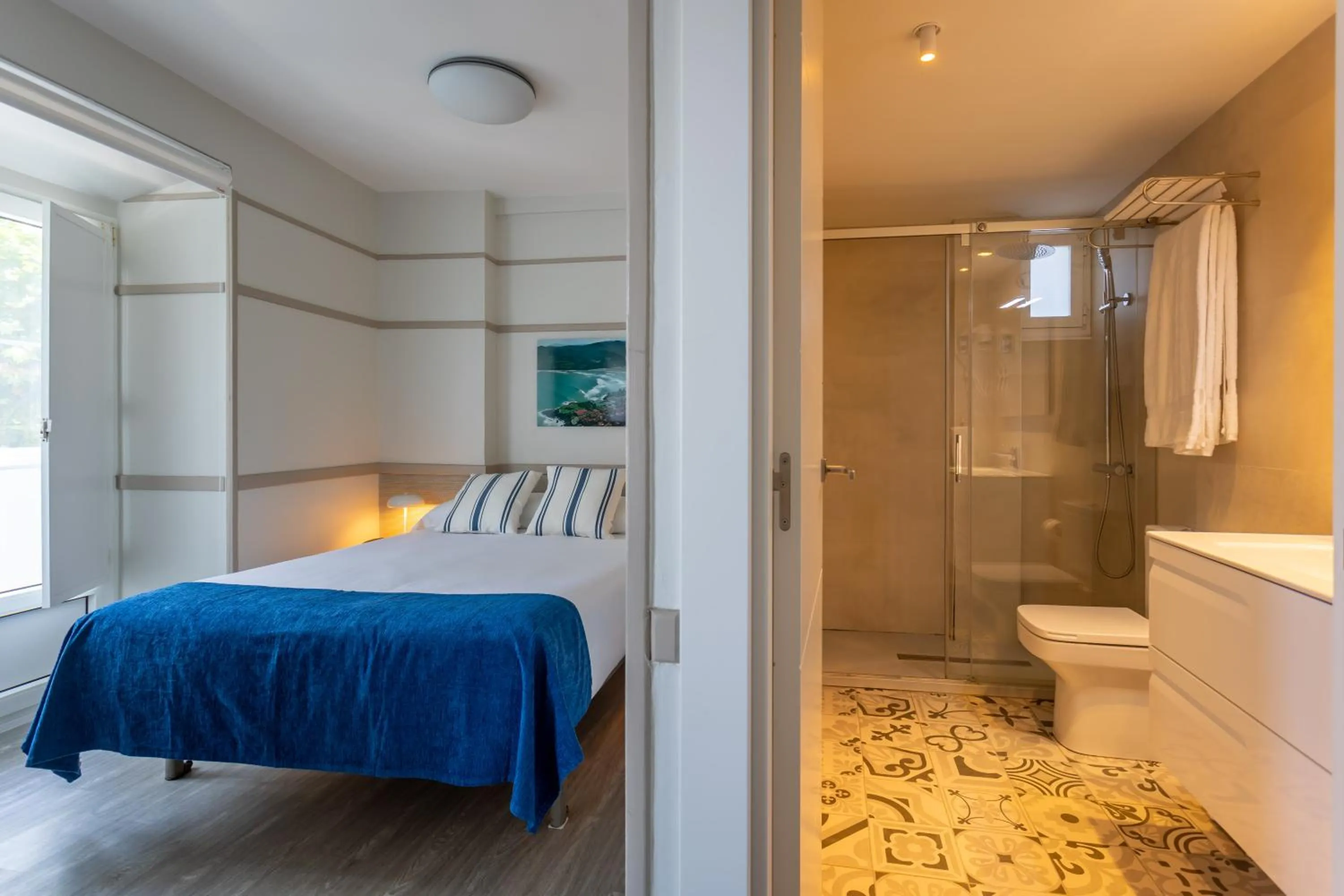 Bathroom, Bed in Hotel&Spa El Puerto