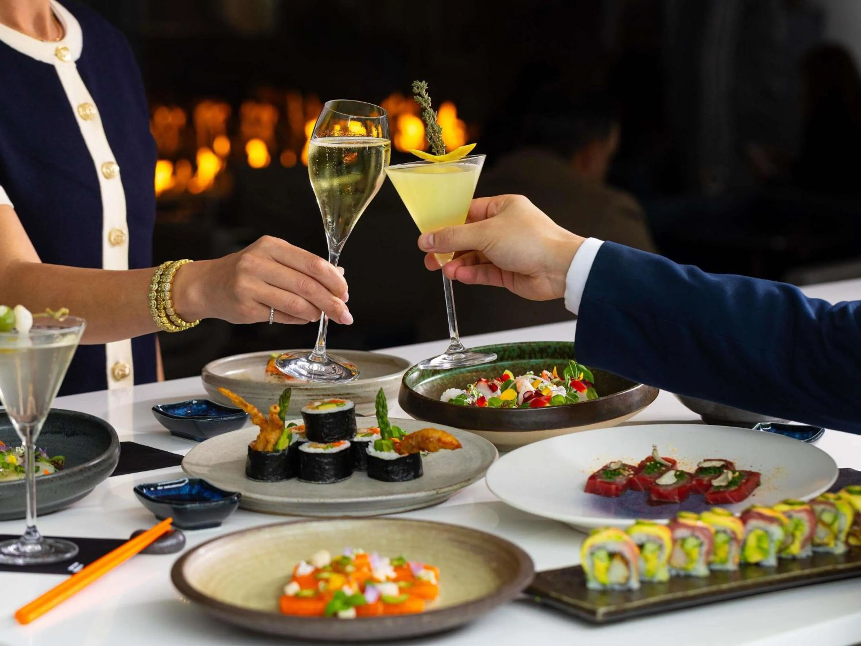 Lounge or bar in Fairmont Pacific Rim