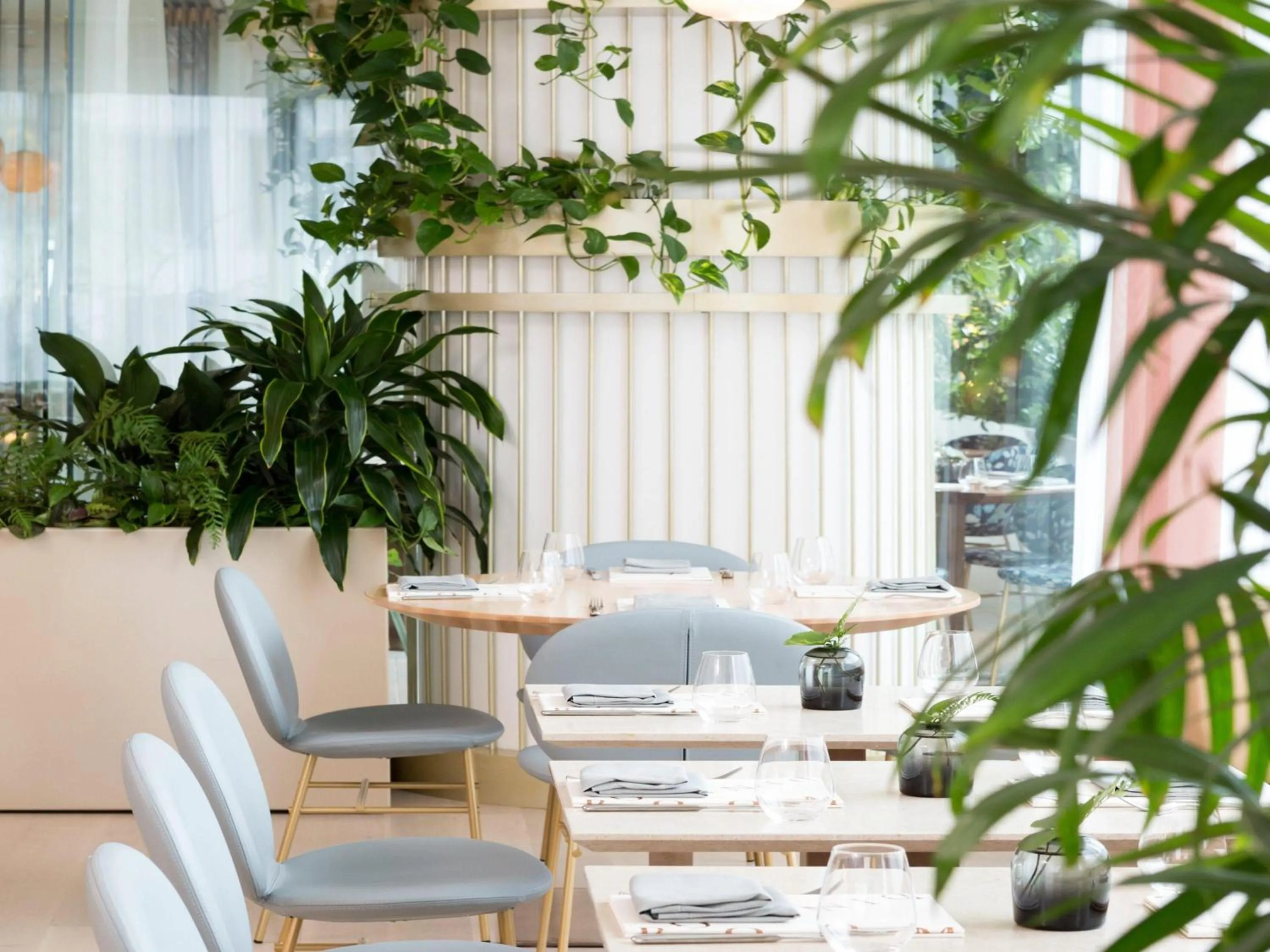 Restaurant/places to eat in Fairmont Pacific Rim