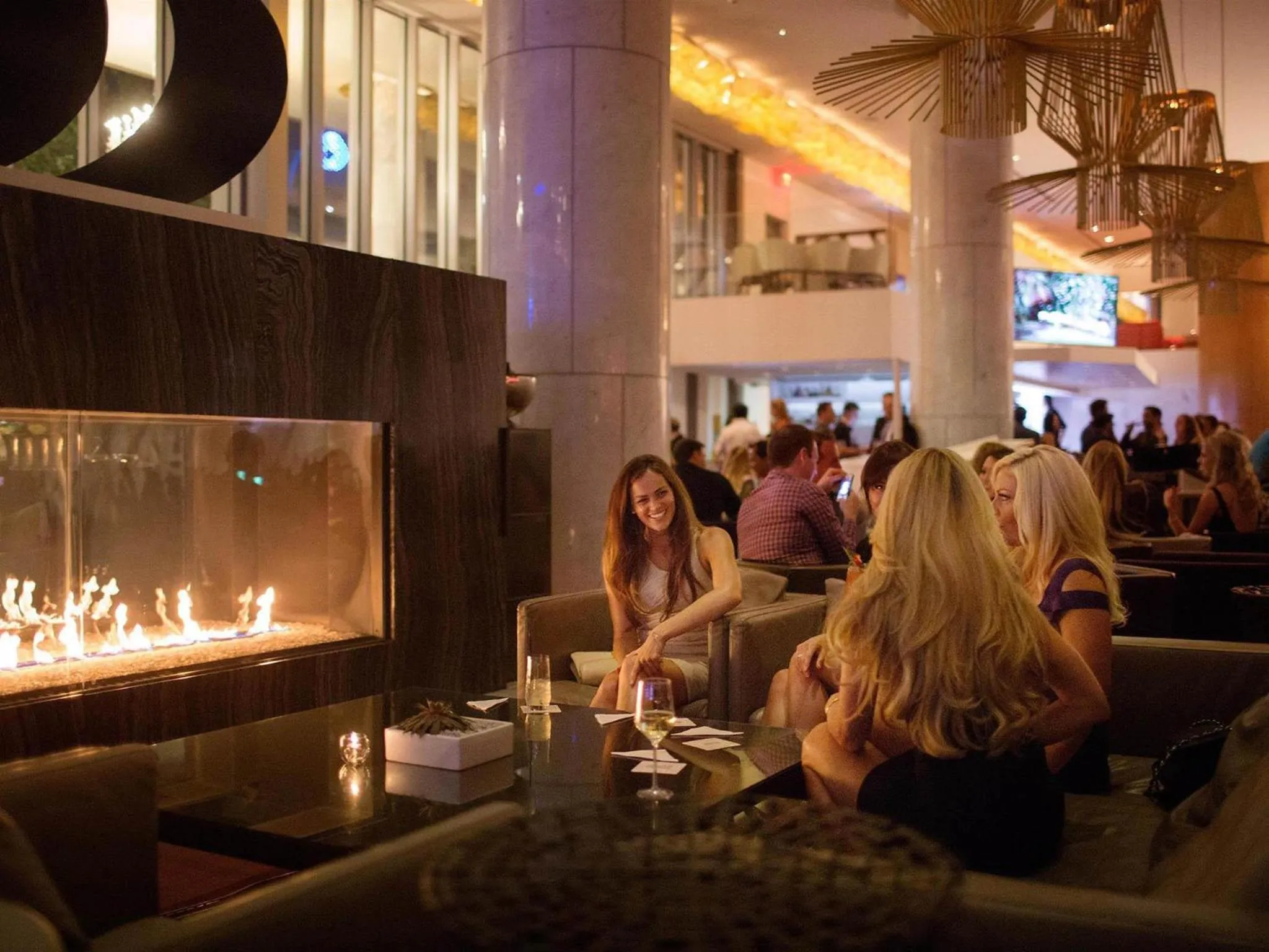 Lounge or bar in Fairmont Pacific Rim