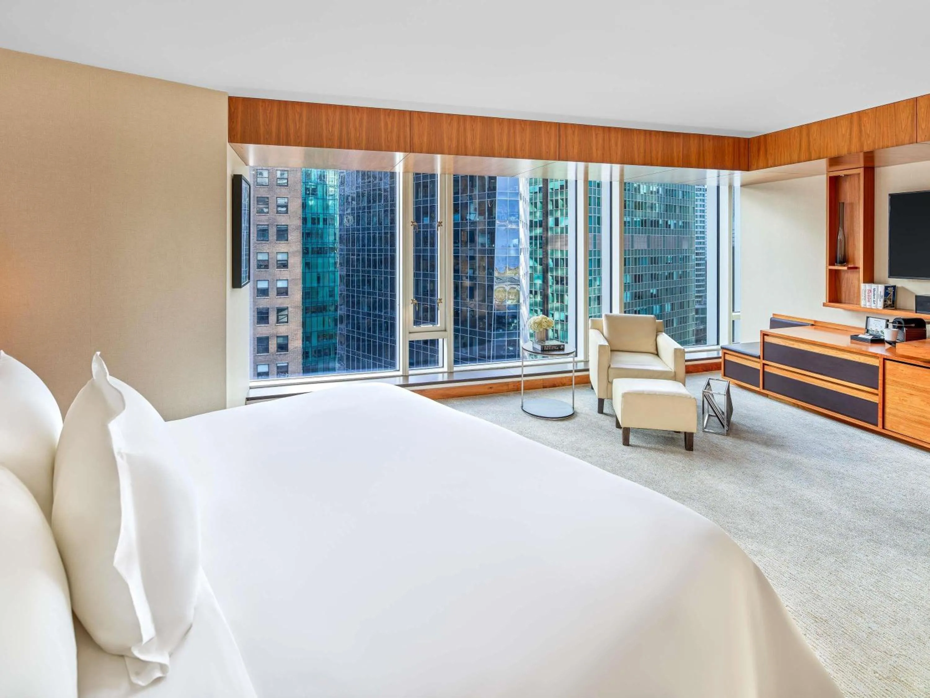 Bedroom, Bed in Fairmont Pacific Rim