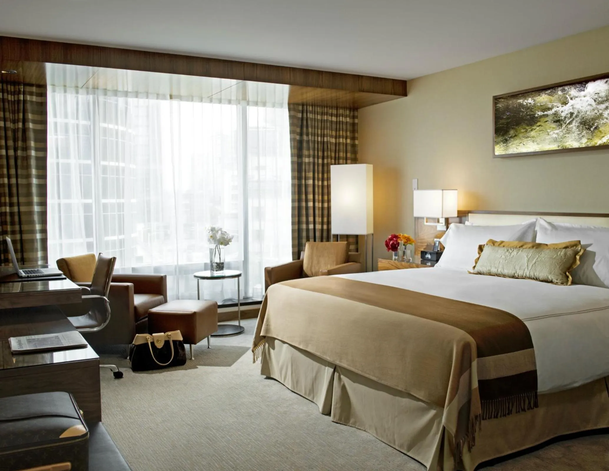Photo of the whole room, Bed in Fairmont Pacific Rim