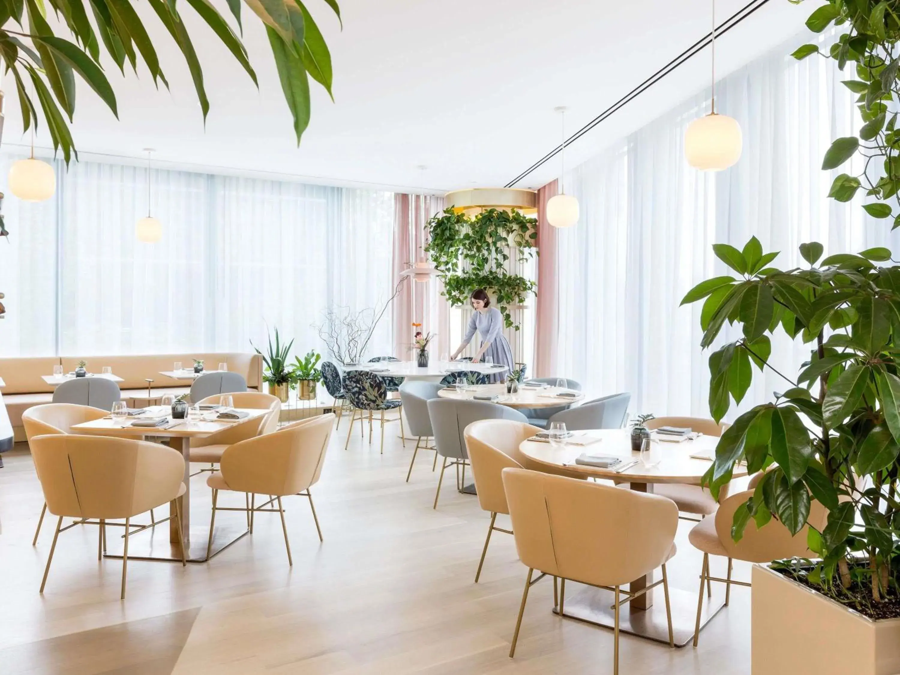 Restaurant/places to eat in Fairmont Pacific Rim Restaurant/places to eat in Fairmont Pacific Rim