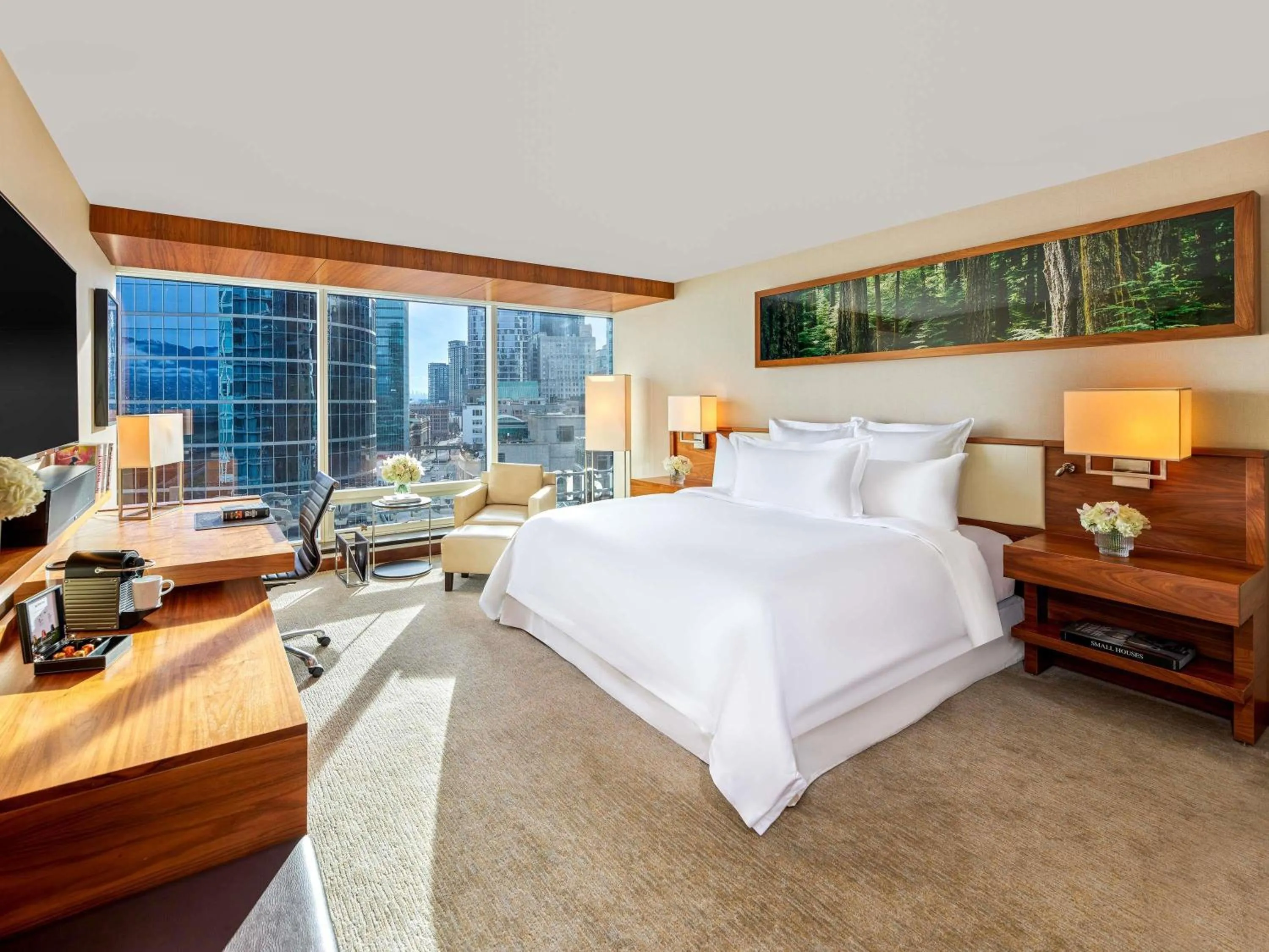 Bedroom, Bed in Fairmont Pacific Rim