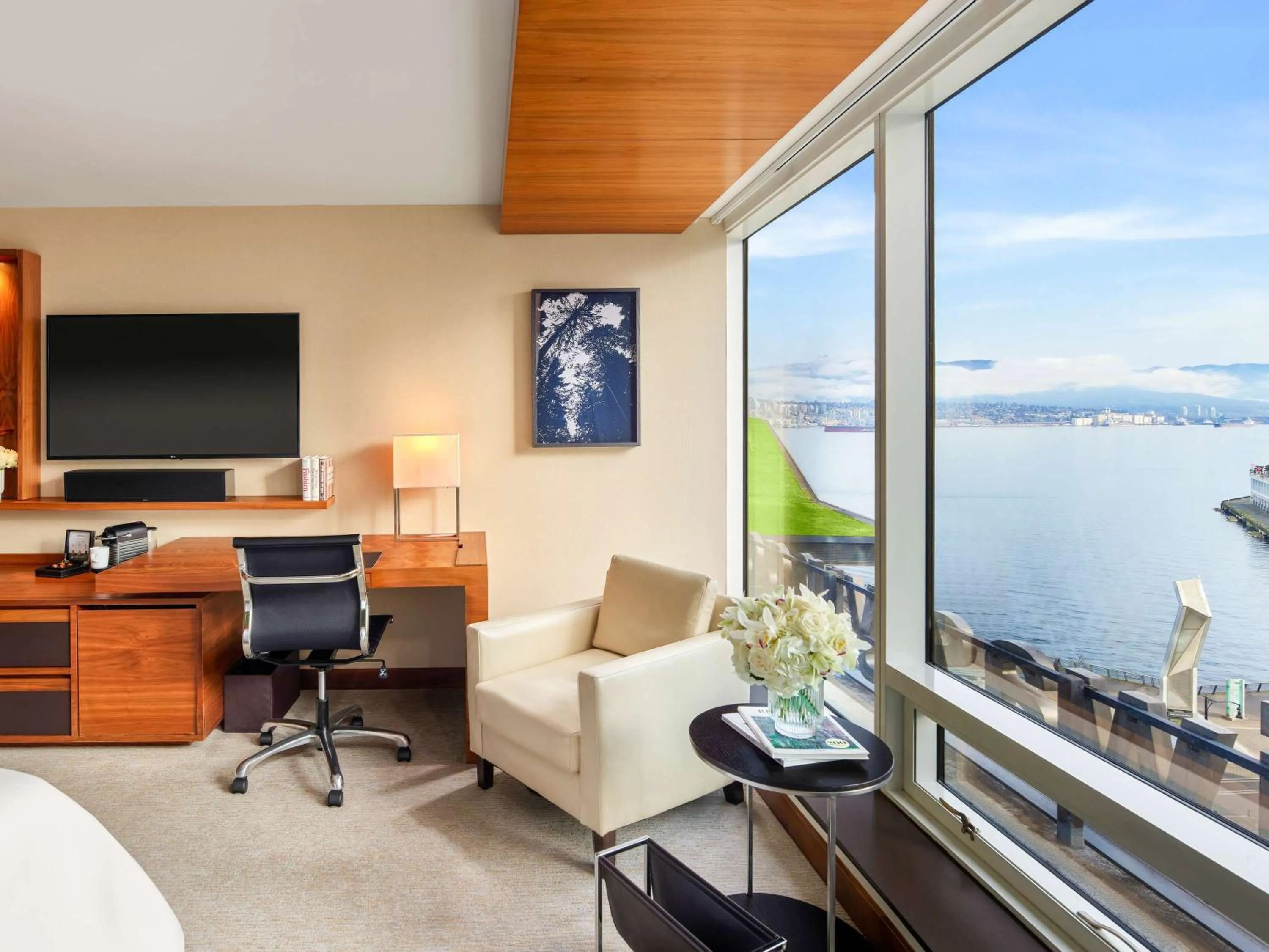 Deluxe Partial Habour View Two Queen in Fairmont Pacific Rim