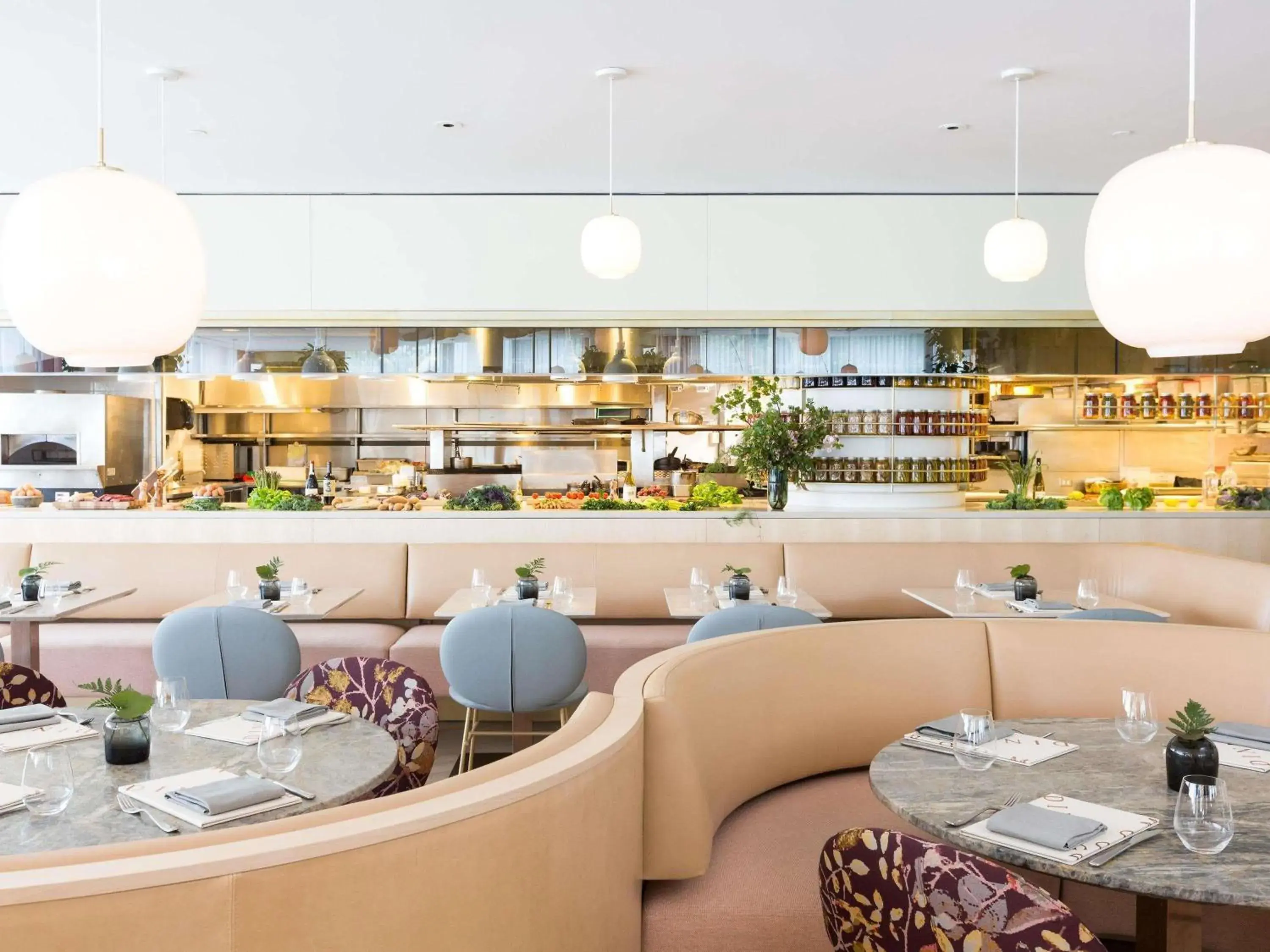 Restaurant/places to eat in Fairmont Pacific Rim Restaurant/places to eat in Fairmont Pacific Rim