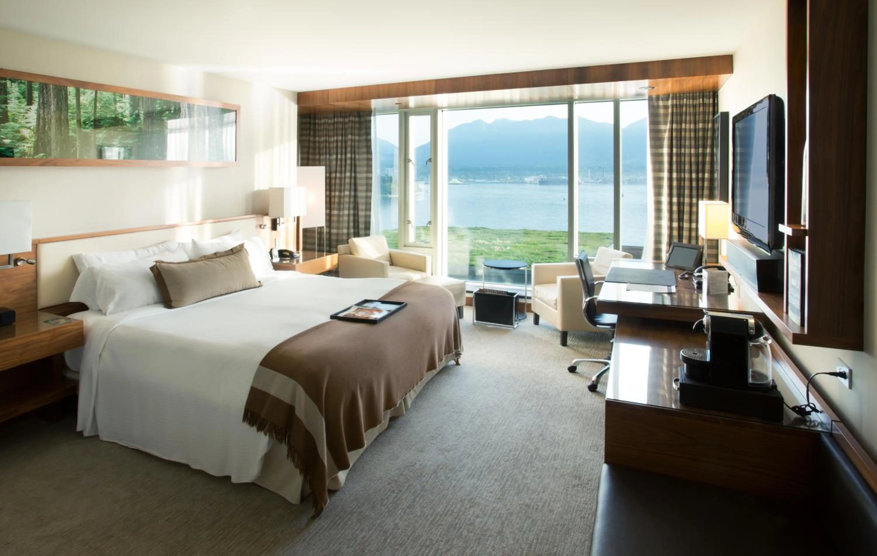 Photo of the whole room, Bed in Fairmont Pacific Rim