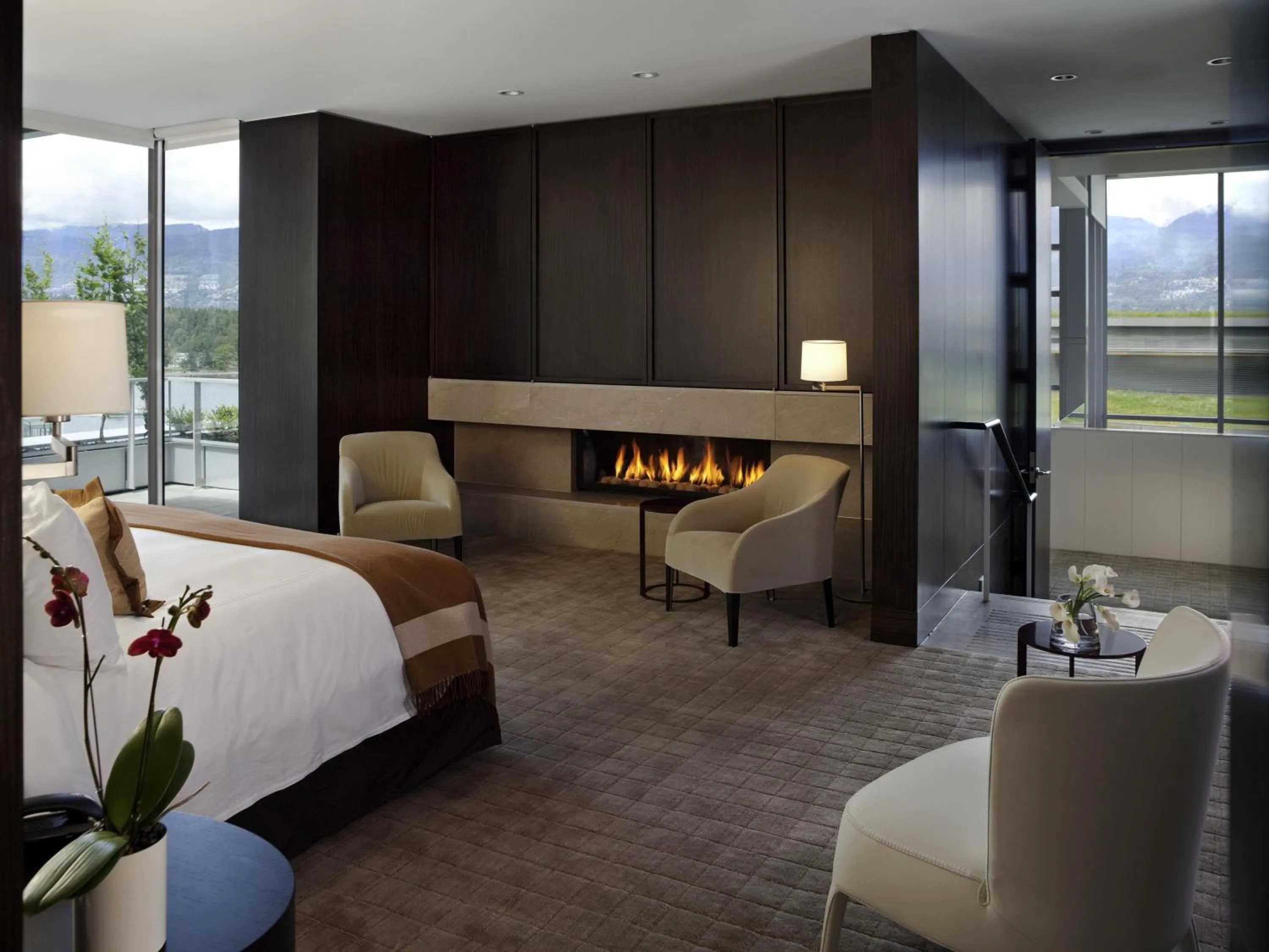 Bedroom, Bed in Fairmont Pacific Rim