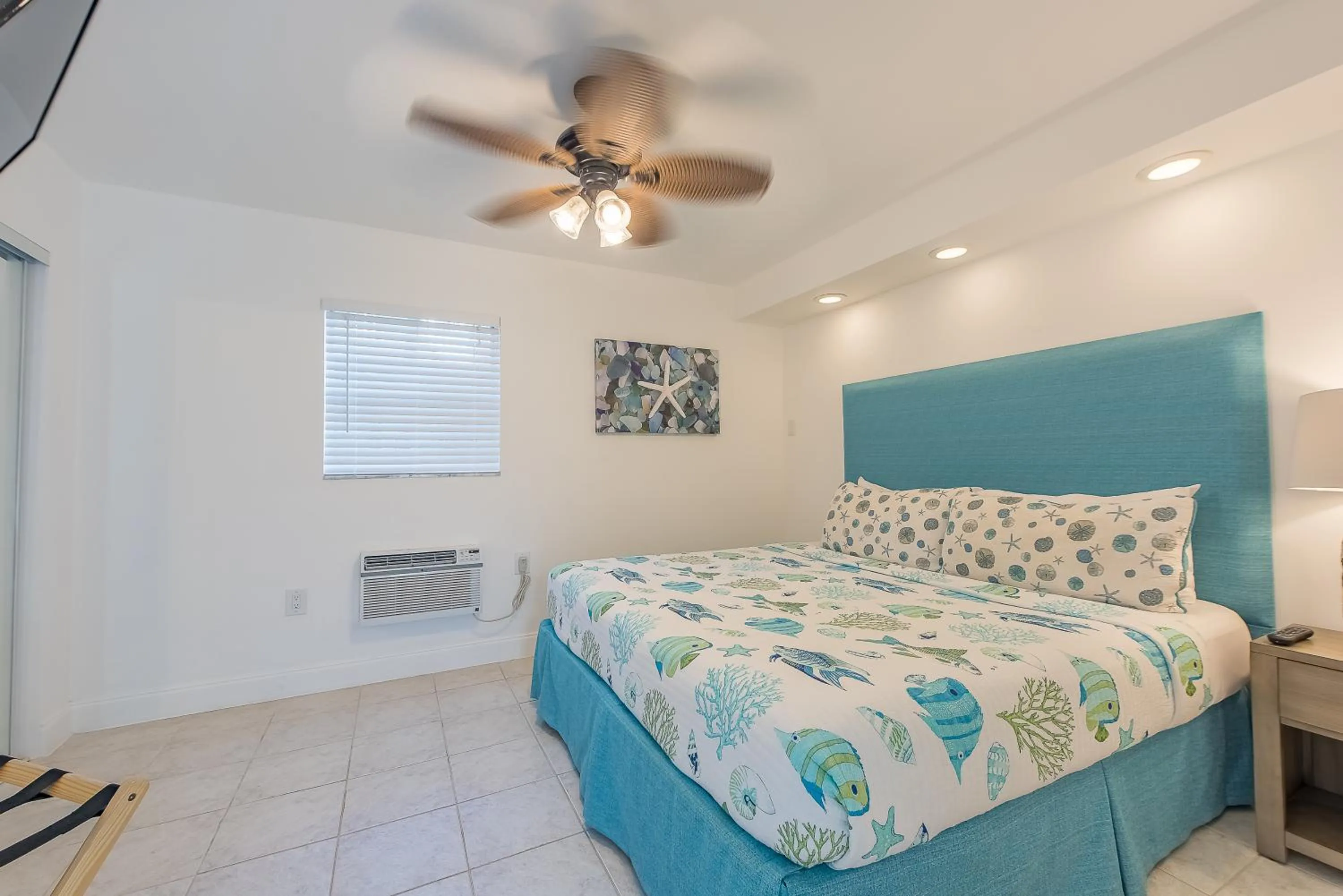 Bed in Sea Beach Plaza