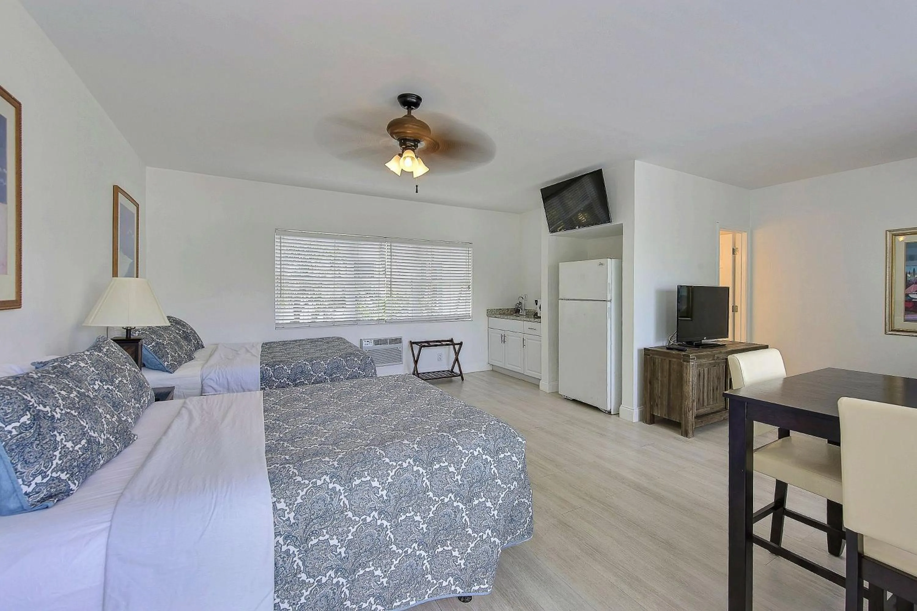 Bed in Sea Beach Plaza